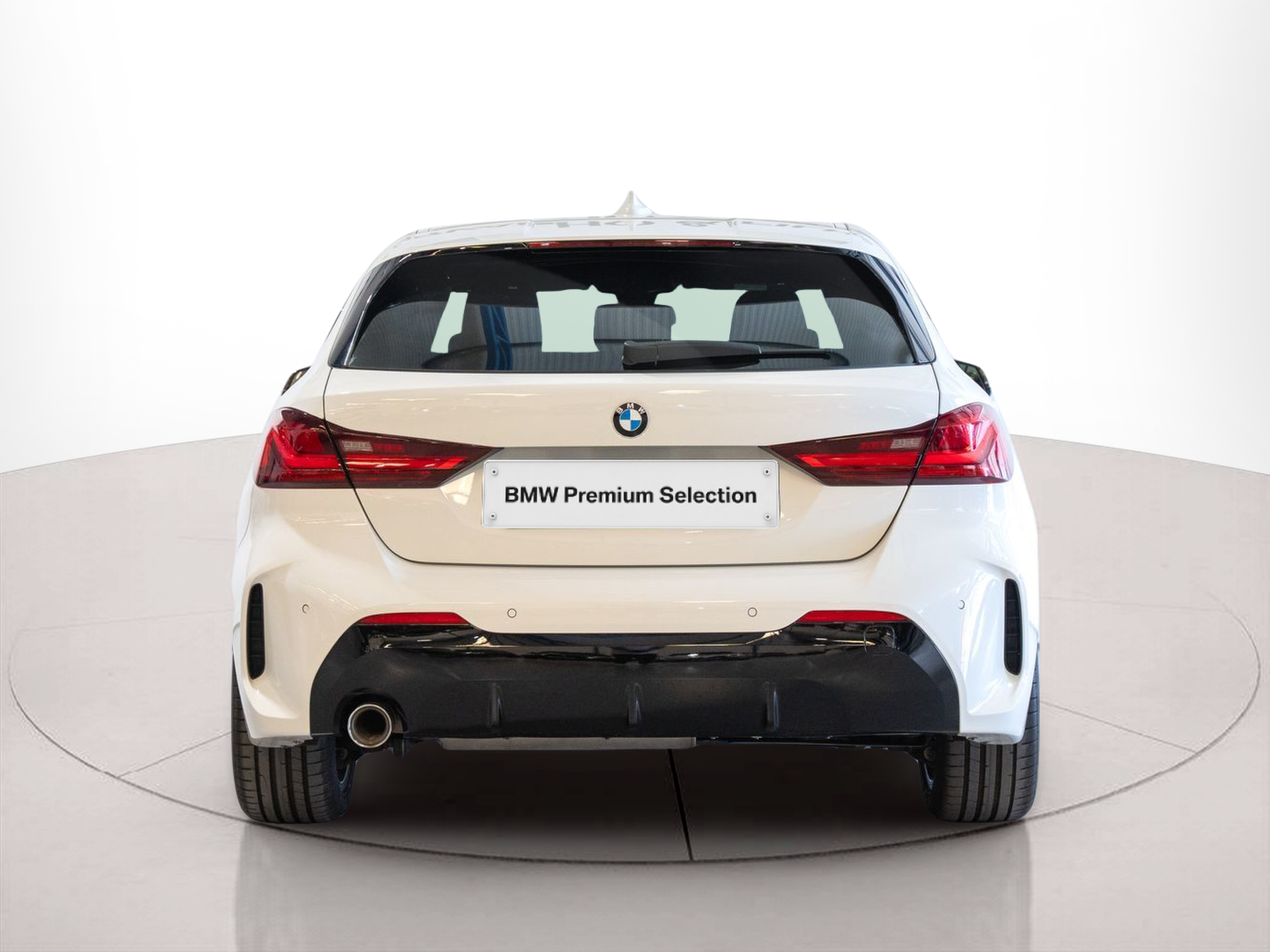 BMW Série 1 116d color Blanco. Año 2023. 85KW(116CV). Diesel. En concesionario Aníbal Carvalho & Filhos, S.A. de Santarém