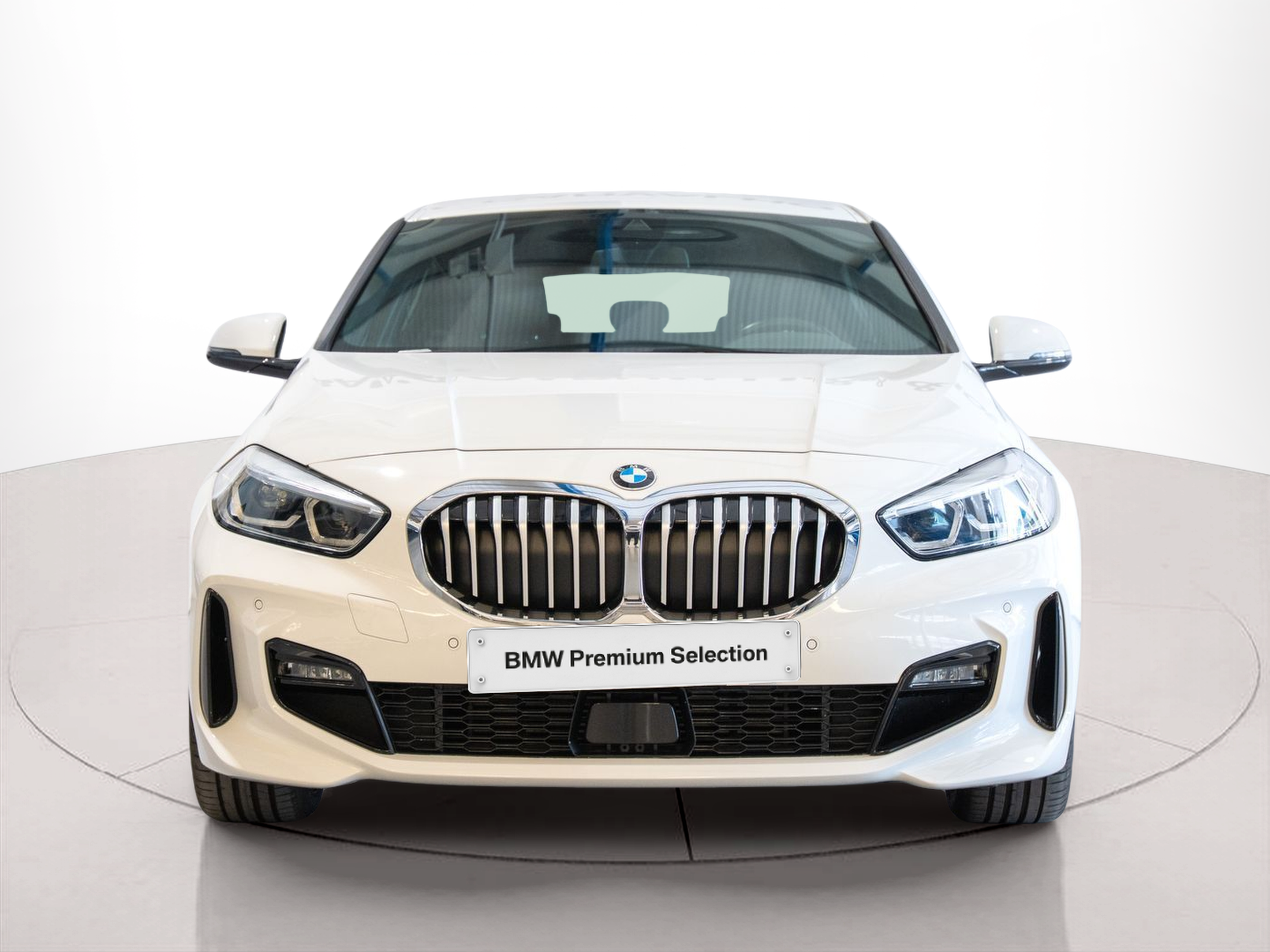 Fotos de BMW Série 1 116d color Blanco. Año 2023. 85KW(116CV). Diesel. En concesionario Aníbal Carvalho & Filhos, S.A. de Santarém