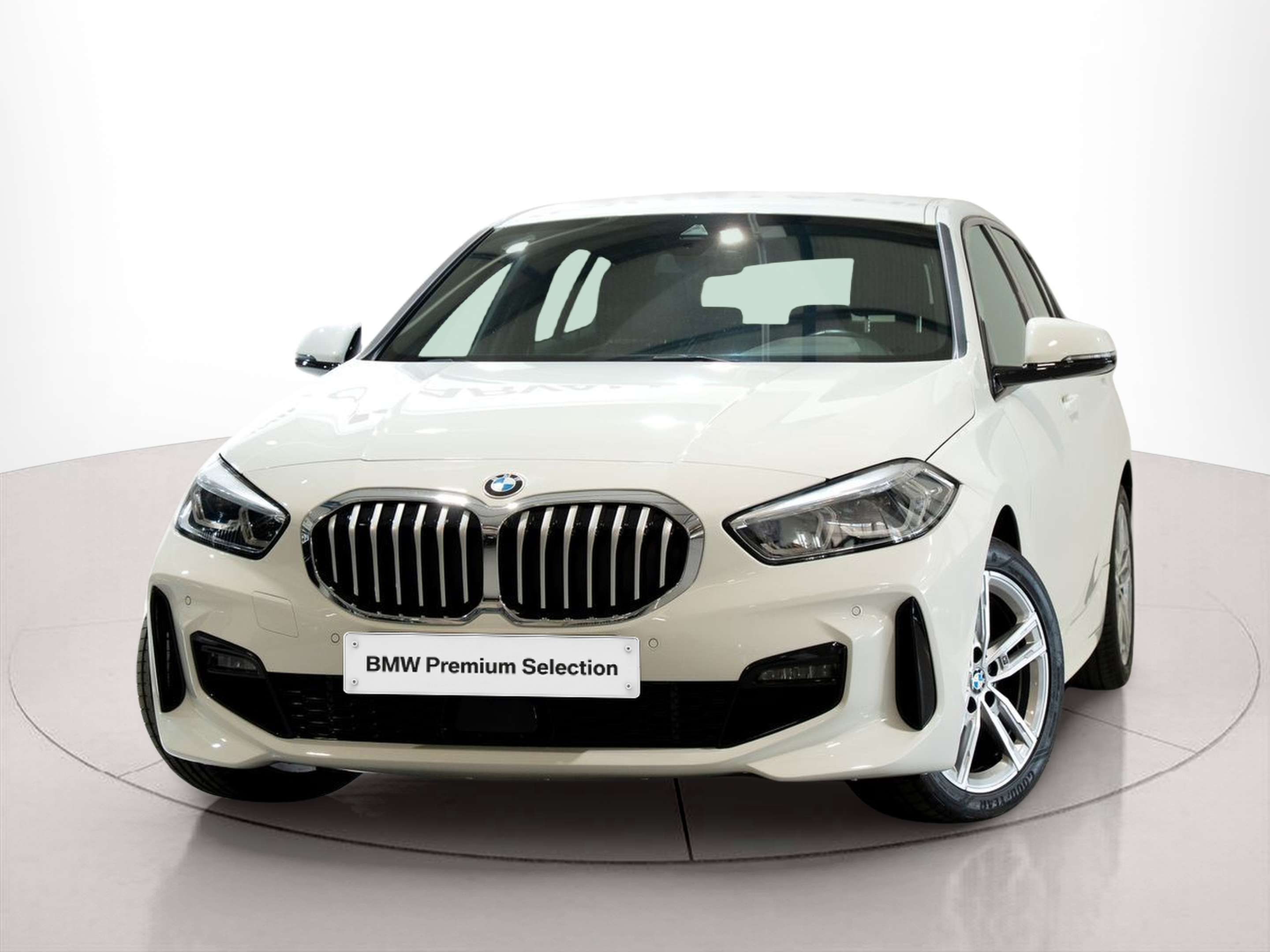 Fotos de BMW Série 1 116d color Blanco. Año 2023. 85KW(116CV). Diesel. En concesionario Aníbal Carvalho & Filhos, S.A. de Santarém