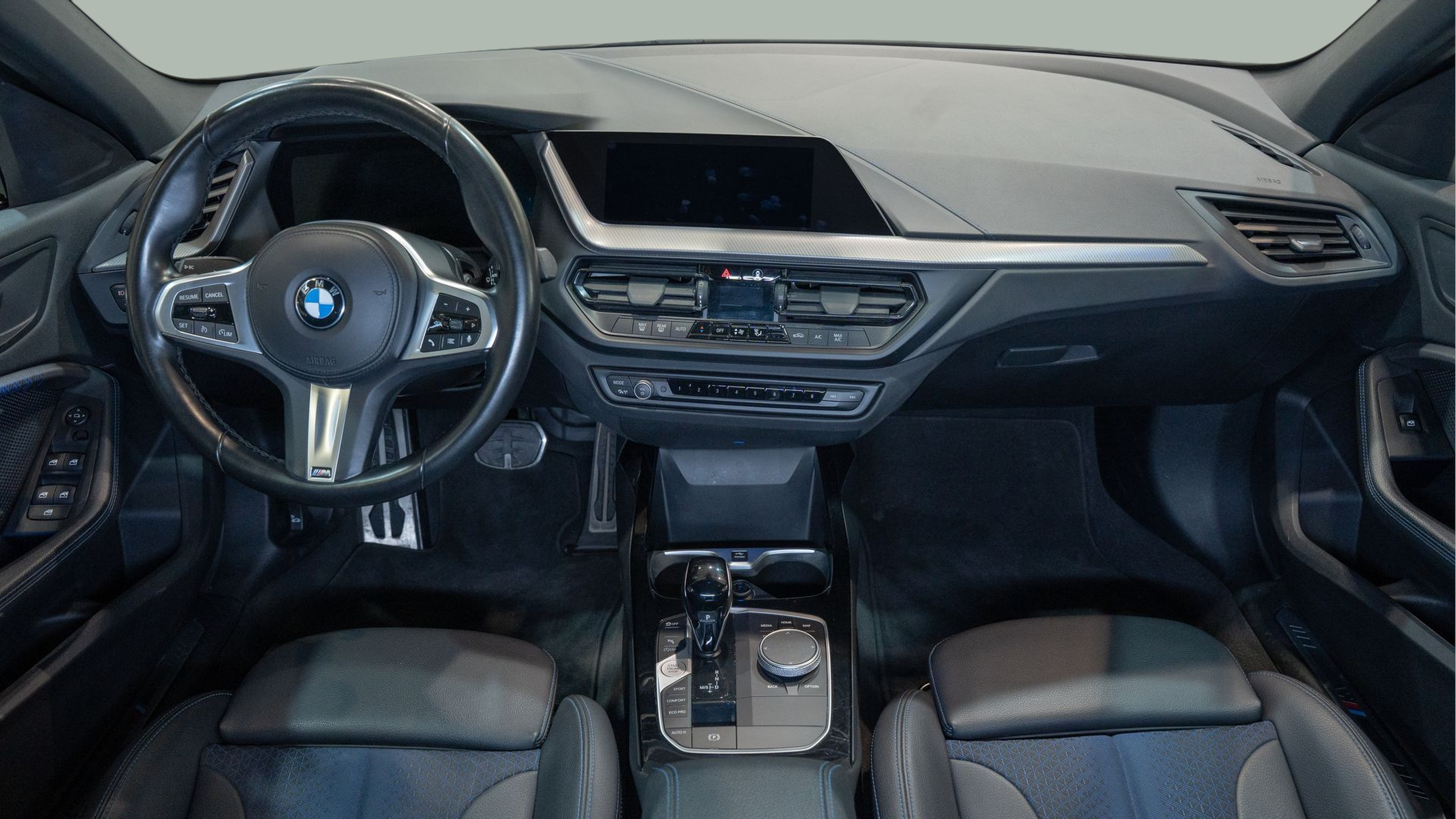 BMW Série 1 116d color Blanco. Año 2023. 85KW(116CV). Diesel. En concesionario Aníbal Carvalho & Filhos, S.A. de Santarém