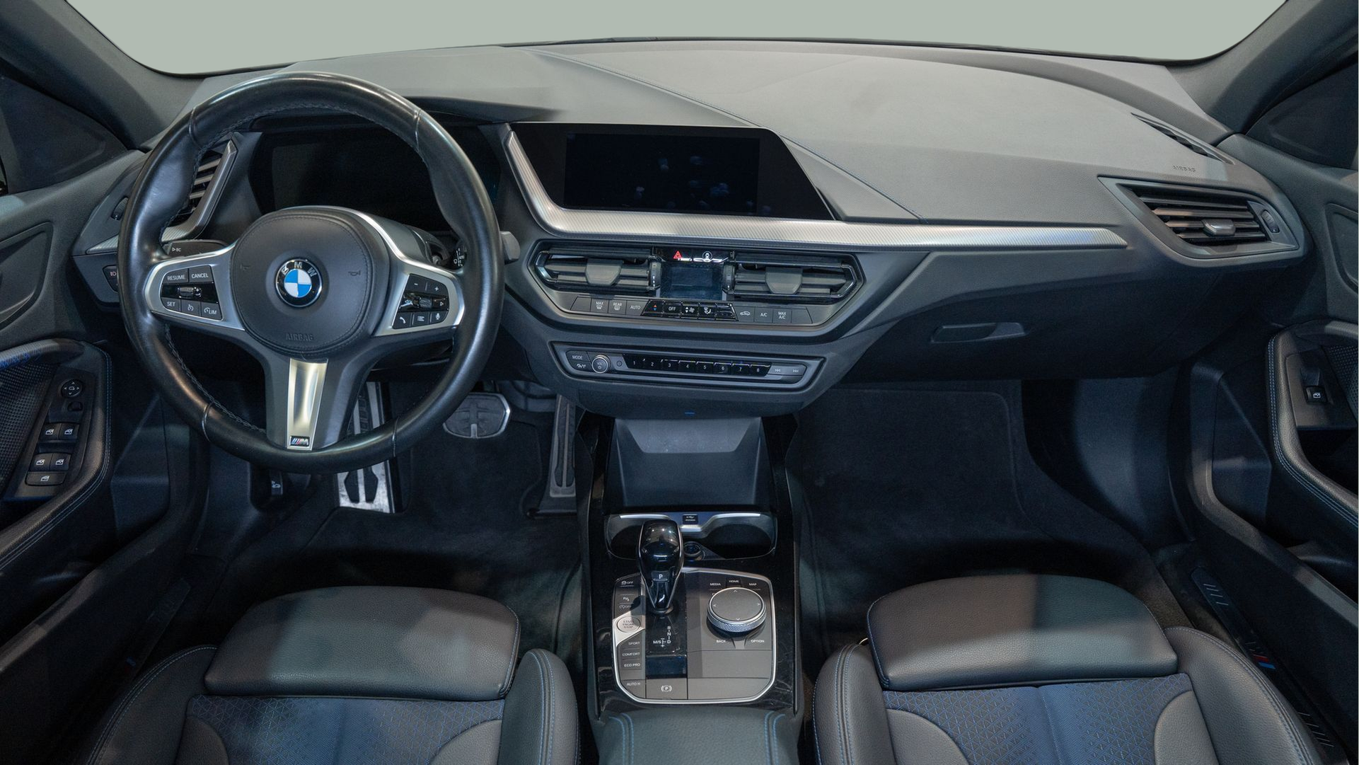BMW Série 1 116d color Blanco. Año 2023. 85KW(116CV). Diesel. En concesionario Aníbal Carvalho & Filhos, S.A. de Santarém