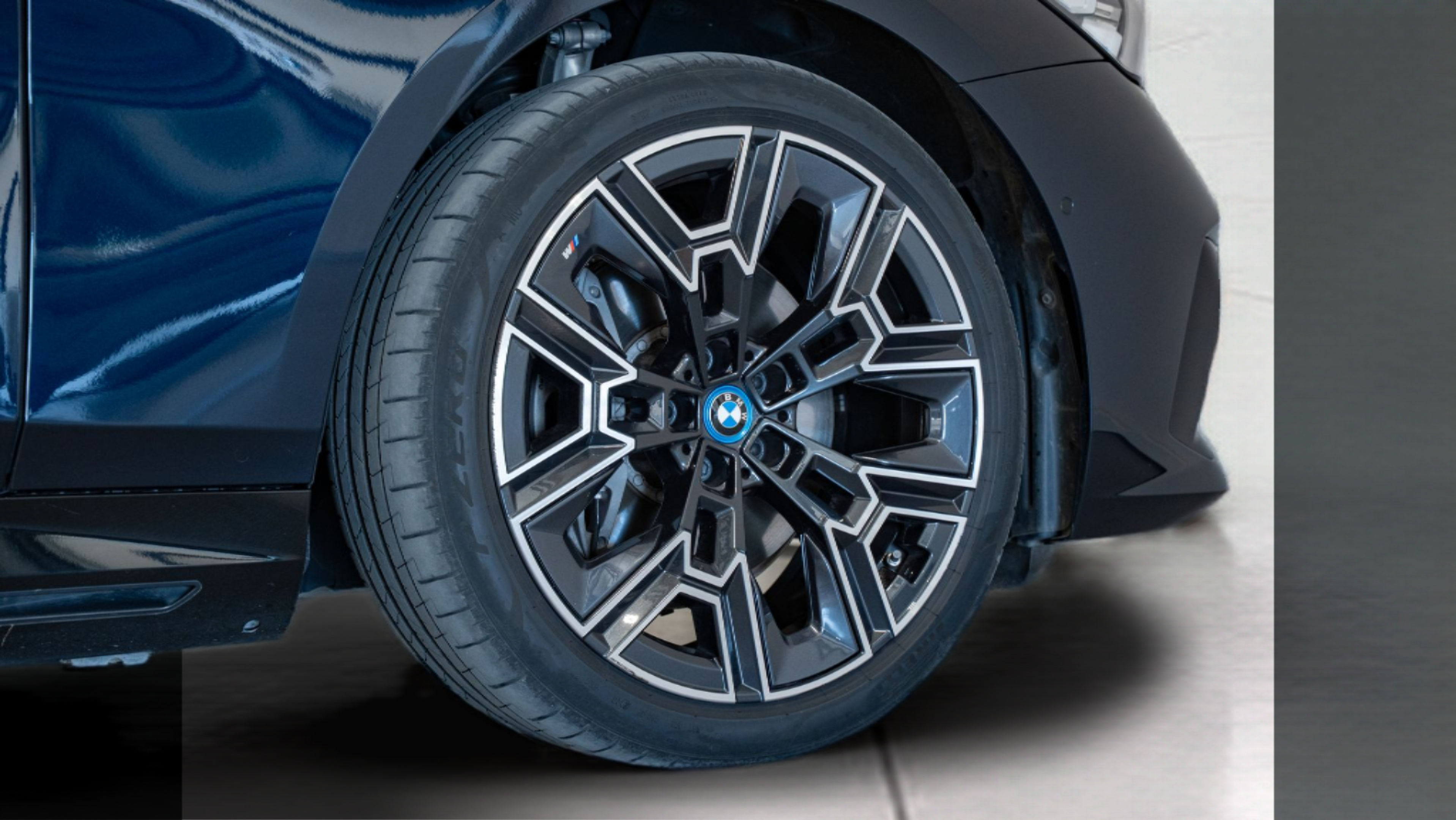 BMW i5 eDrive40 color Negro. Año 2023. 250KW(340CV). Elétrico. En concesionario Aníbal Carvalho & Filhos, S.A. de Santarém