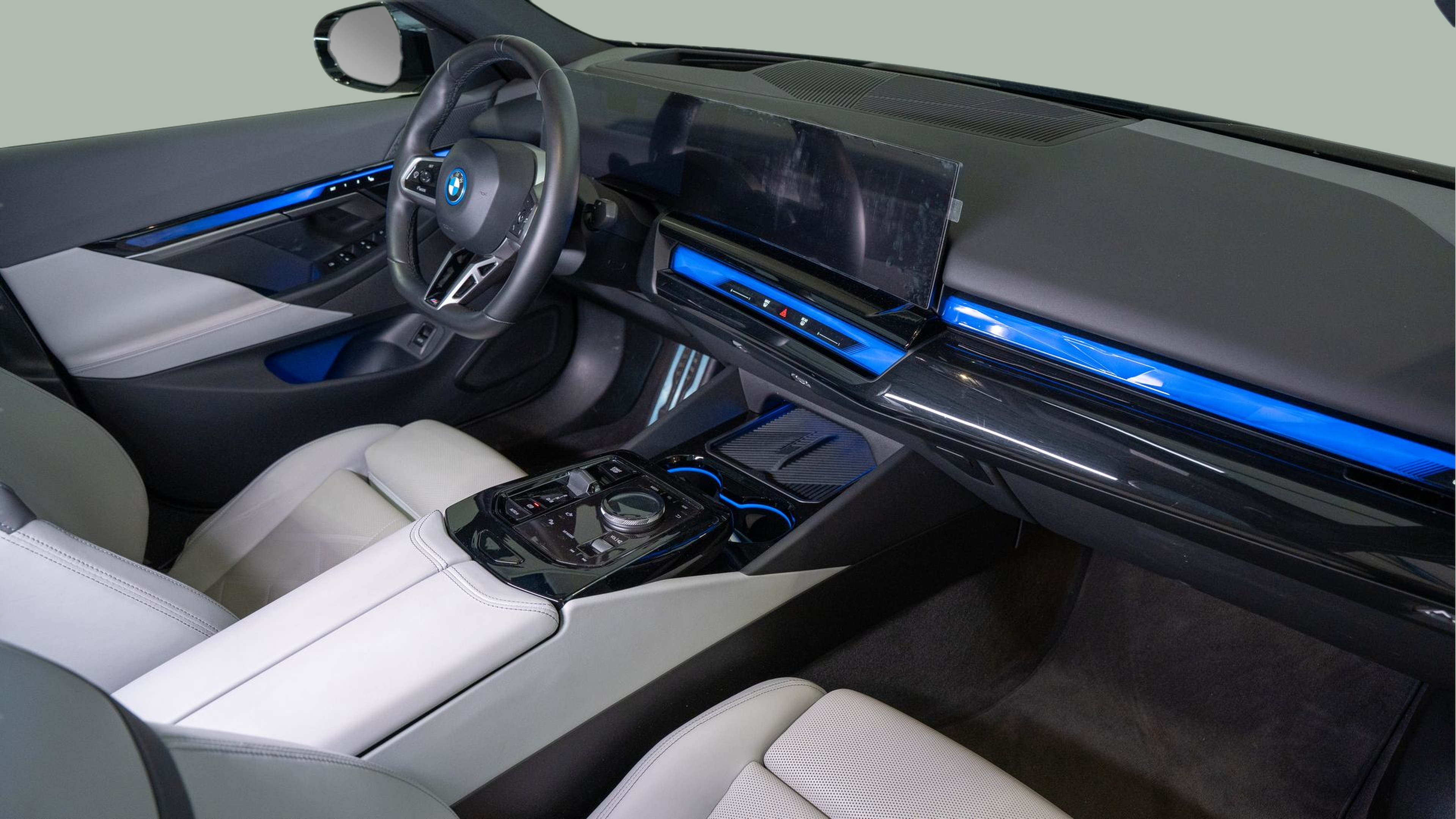 BMW i5 eDrive40 color Negro. Año 2023. 250KW(340CV). Elétrico. En concesionario Aníbal Carvalho & Filhos, S.A. de Santarém