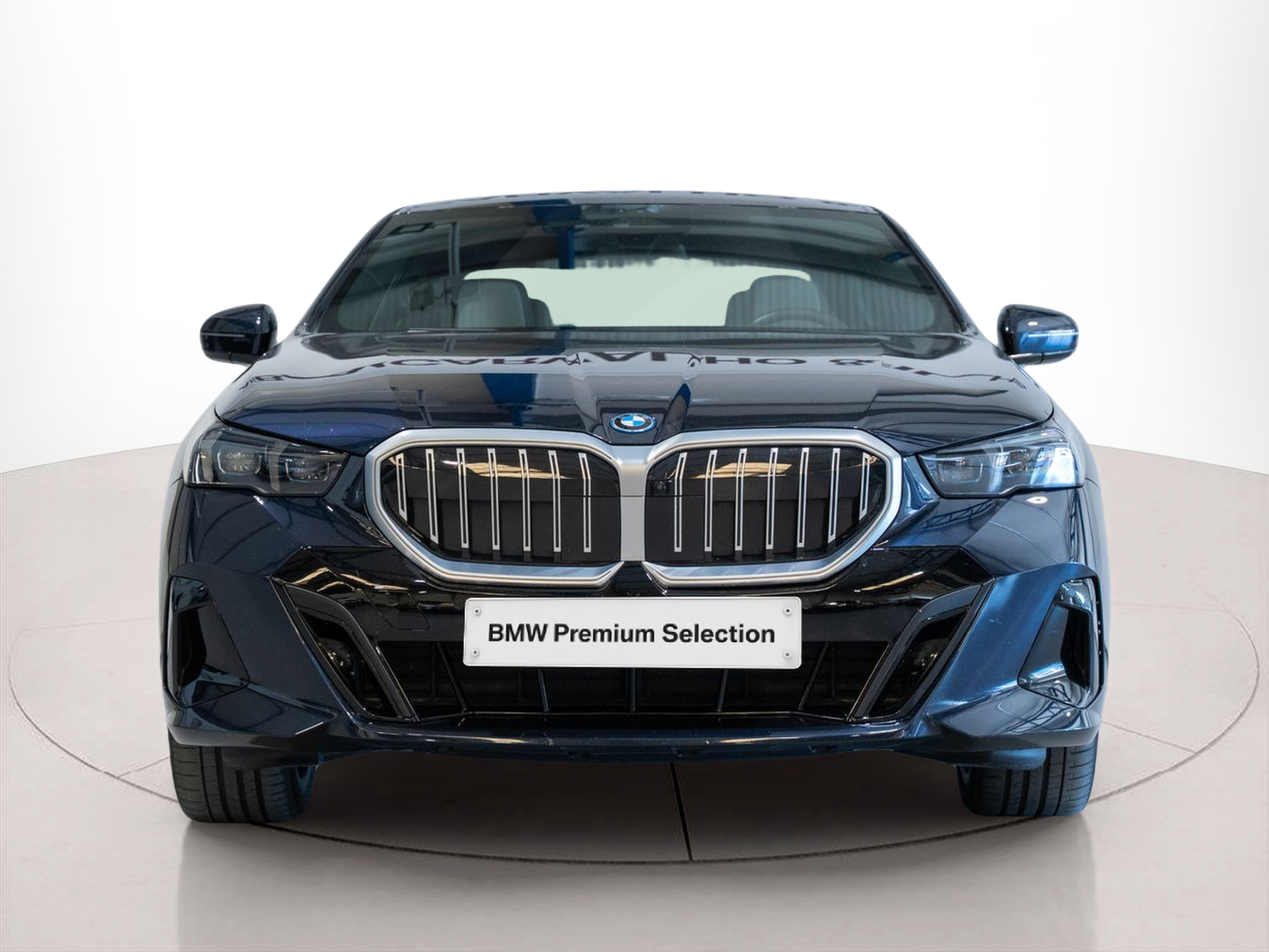 Fotos de BMW i5 eDrive40 color Negro. Año 2023. 250KW(340CV). Elétrico. En concesionario Aníbal Carvalho & Filhos, S.A. de Santarém