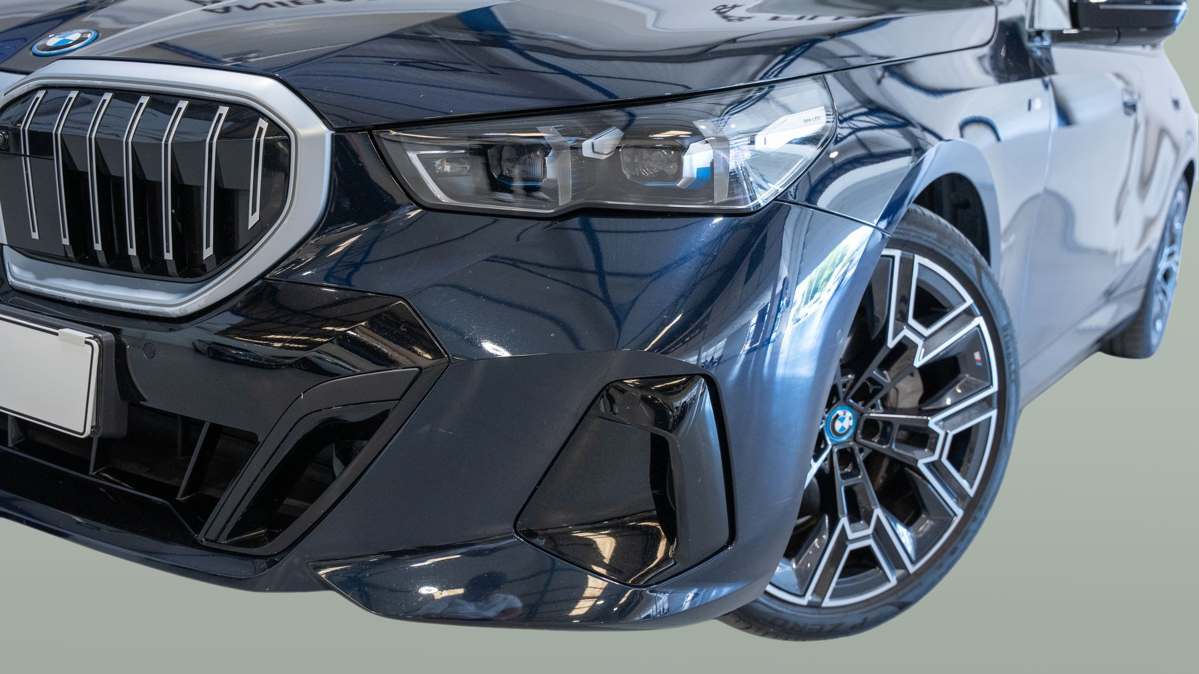 BMW i5 eDrive40 color Negro. Año 2023. 250KW(340CV). Elétrico. En concesionario Aníbal Carvalho & Filhos, S.A. de Santarém