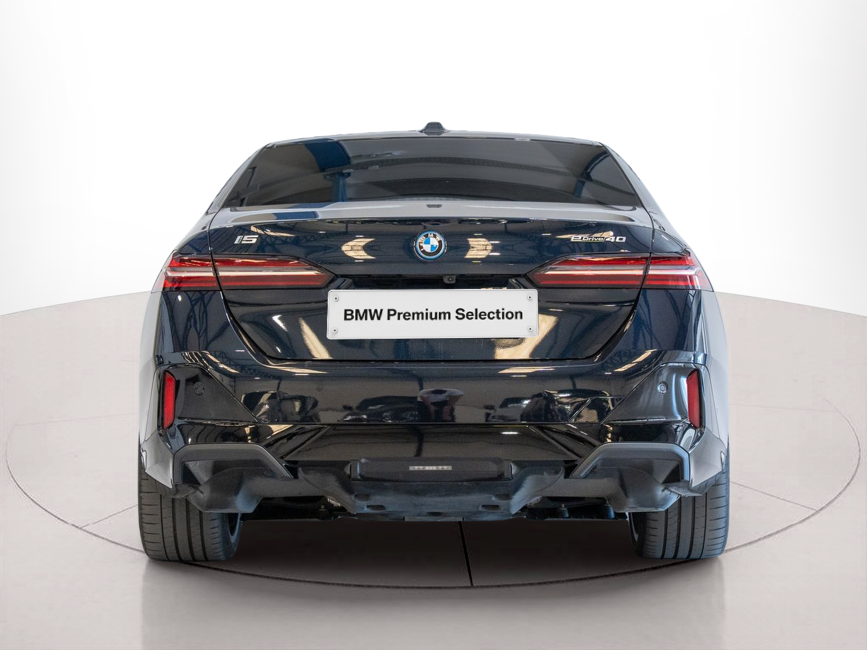 BMW i5 eDrive40 color Negro. Año 2023. 250KW(340CV). Elétrico. En concesionario Aníbal Carvalho & Filhos, S.A. de Santarém