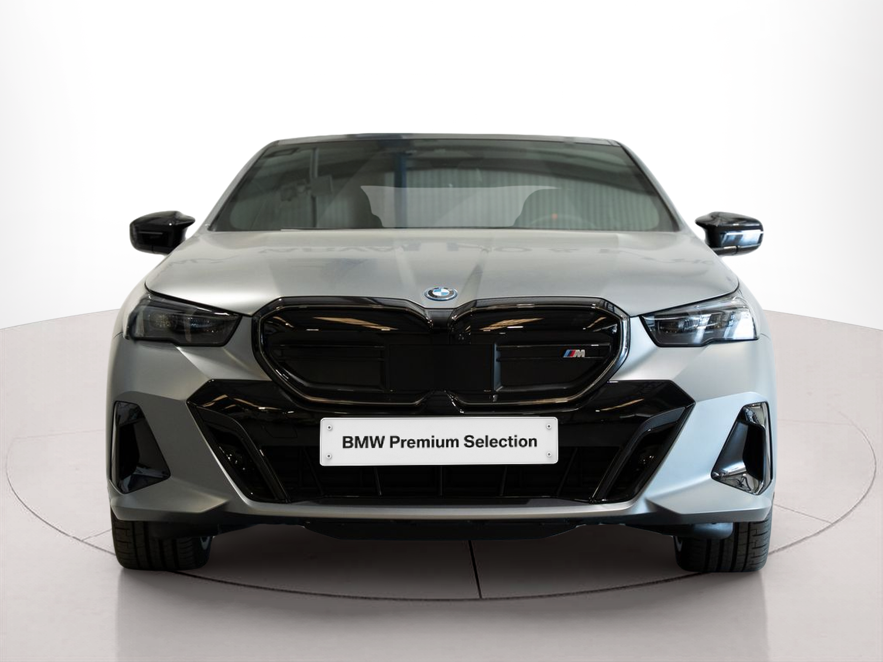 Fotos de BMW i5 M60 color Gris. Año 2024. 442KW(601CV). Elétrico. En concesionario Aníbal Carvalho & Filhos, S.A. de Santarém