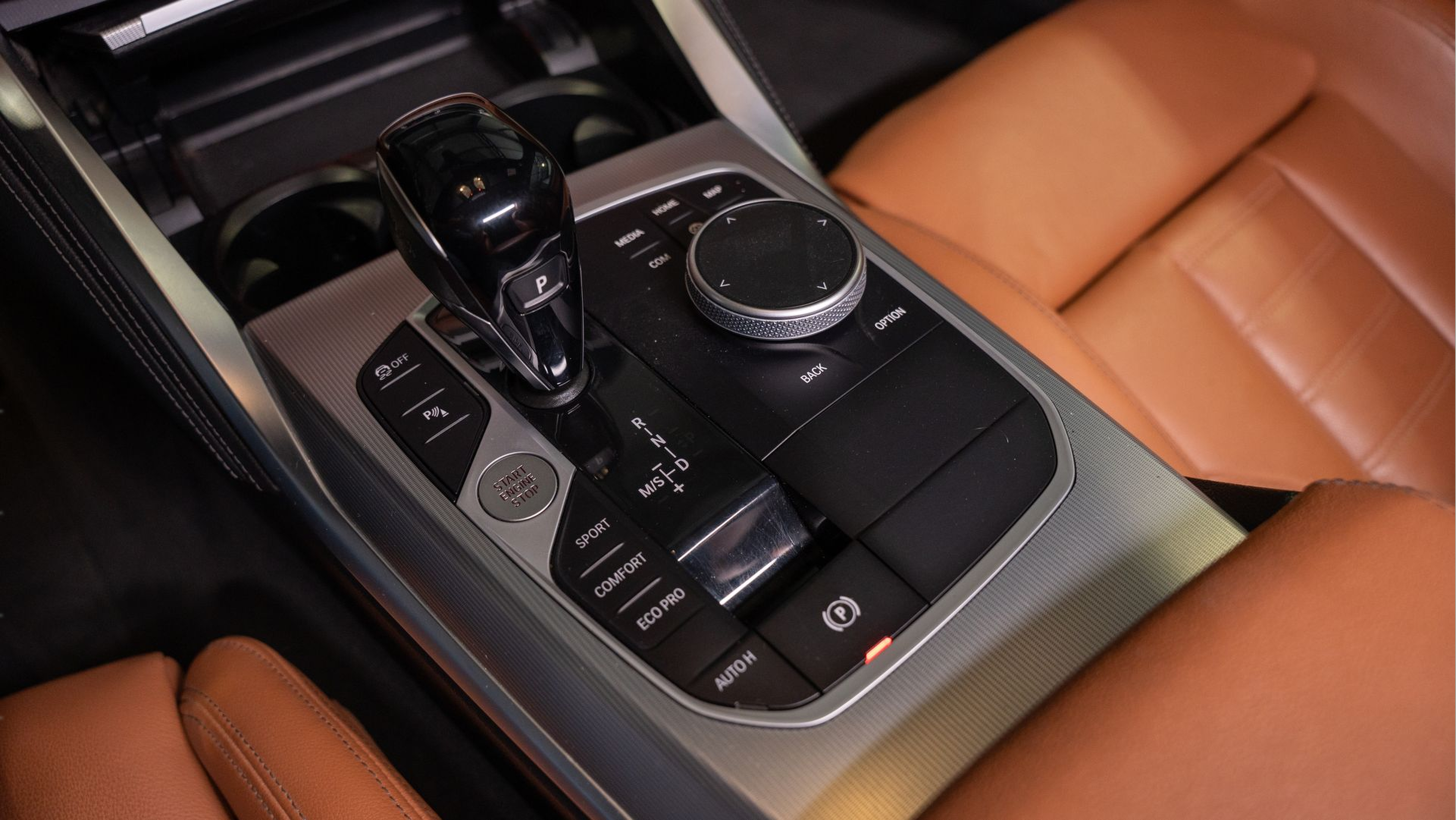 BMW Série 4 420d Berlina color Gris. Año 2023. 140KW(190CV). Diesel. En concesionario Aníbal Carvalho & Filhos, S.A. de Santarém