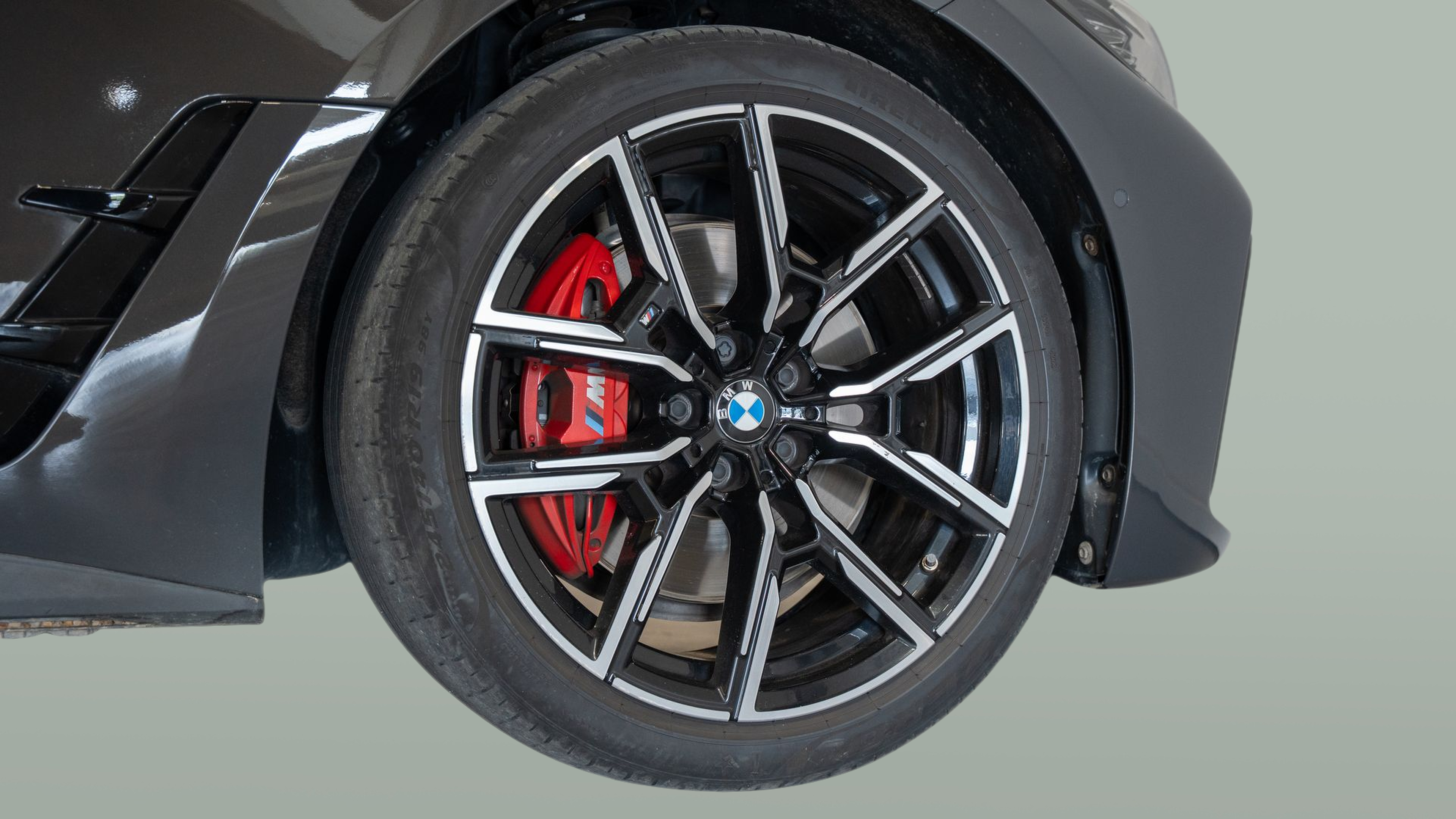 BMW Série 4 420d Berlina color Gris. Año 2023. 140KW(190CV). Diesel. En concesionario Aníbal Carvalho & Filhos, S.A. de Santarém