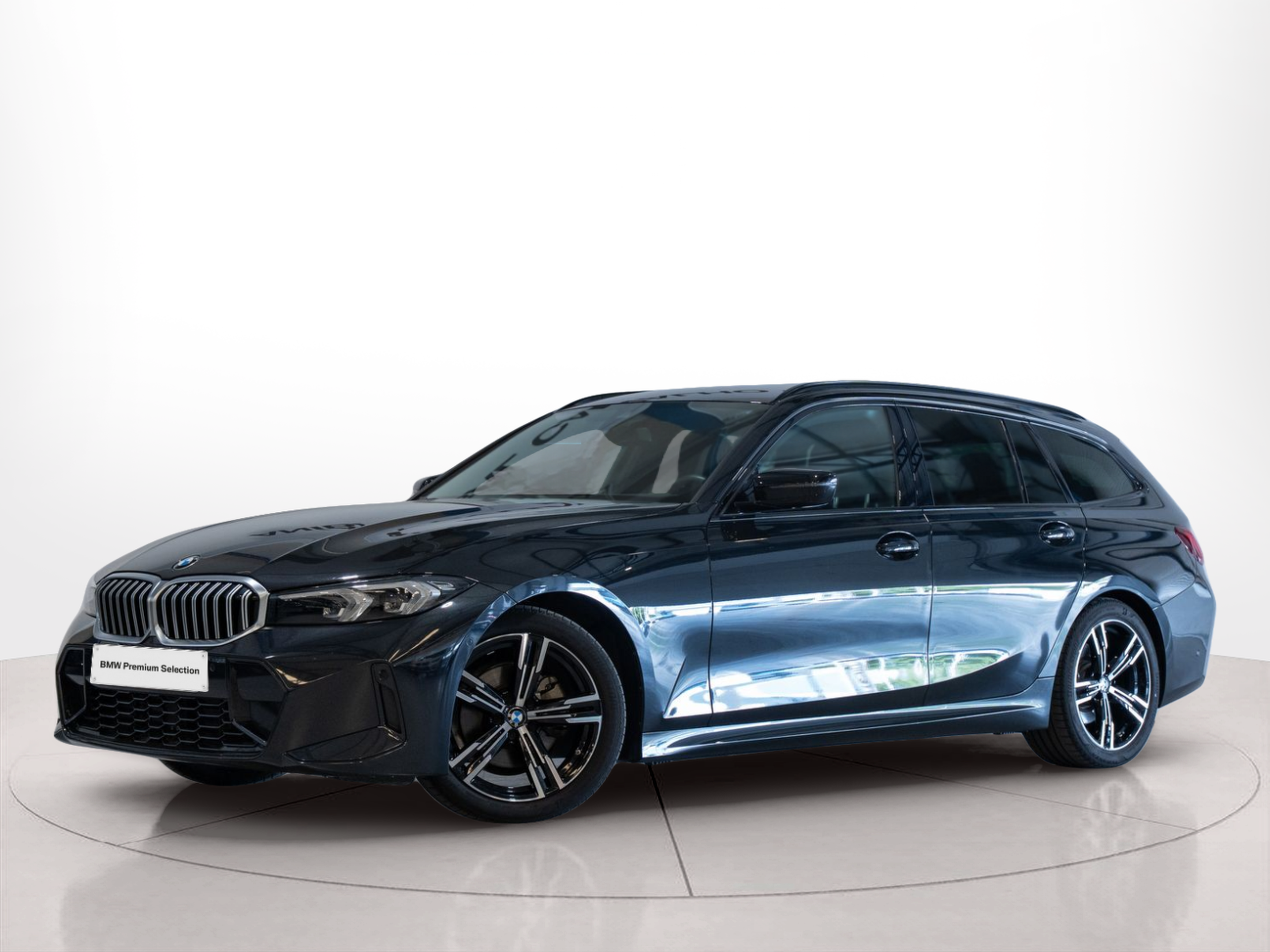 Fotos de BMW Série 3 320d Touring color Negro. Año 2024. 140KW(190CV). Diesel. En concesionario Aníbal Carvalho & Filhos, S.A. de Santarém