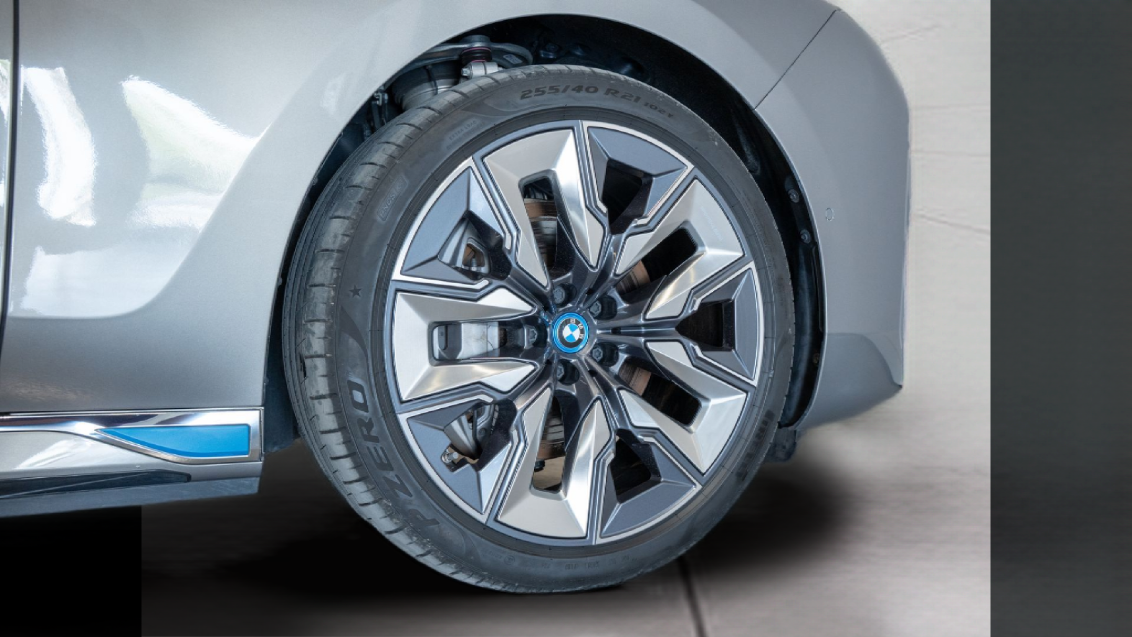 BMW I7 xDrive60 color Gris. Año 2024. 400KW(544CV). Elétrico. En concesionario Aníbal Carvalho & Filhos, S.A. de Santarém