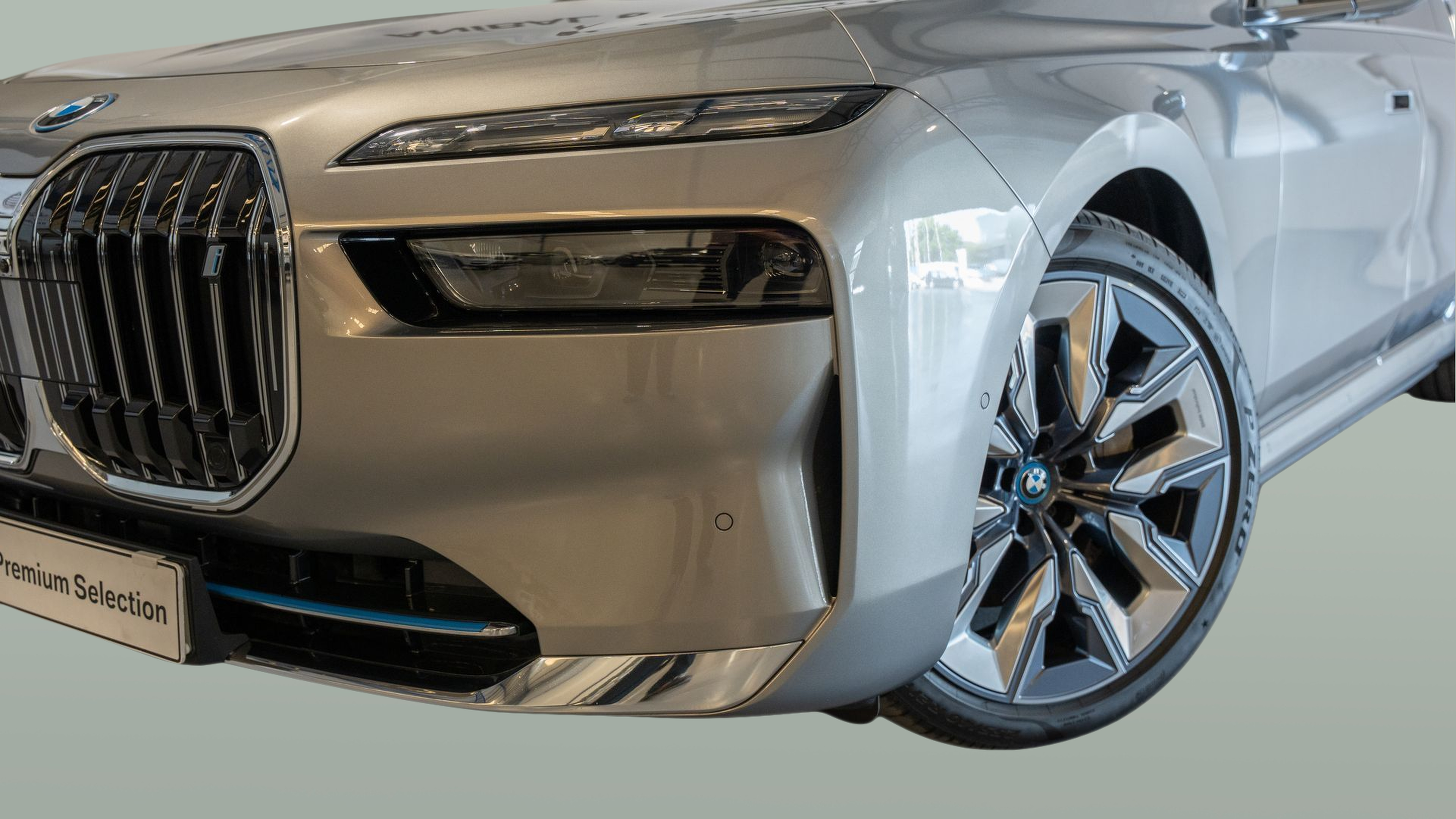 BMW I7 xDrive60 color Gris. Año 2024. 400KW(544CV). Elétrico. En concesionario Aníbal Carvalho & Filhos, S.A. de Santarém