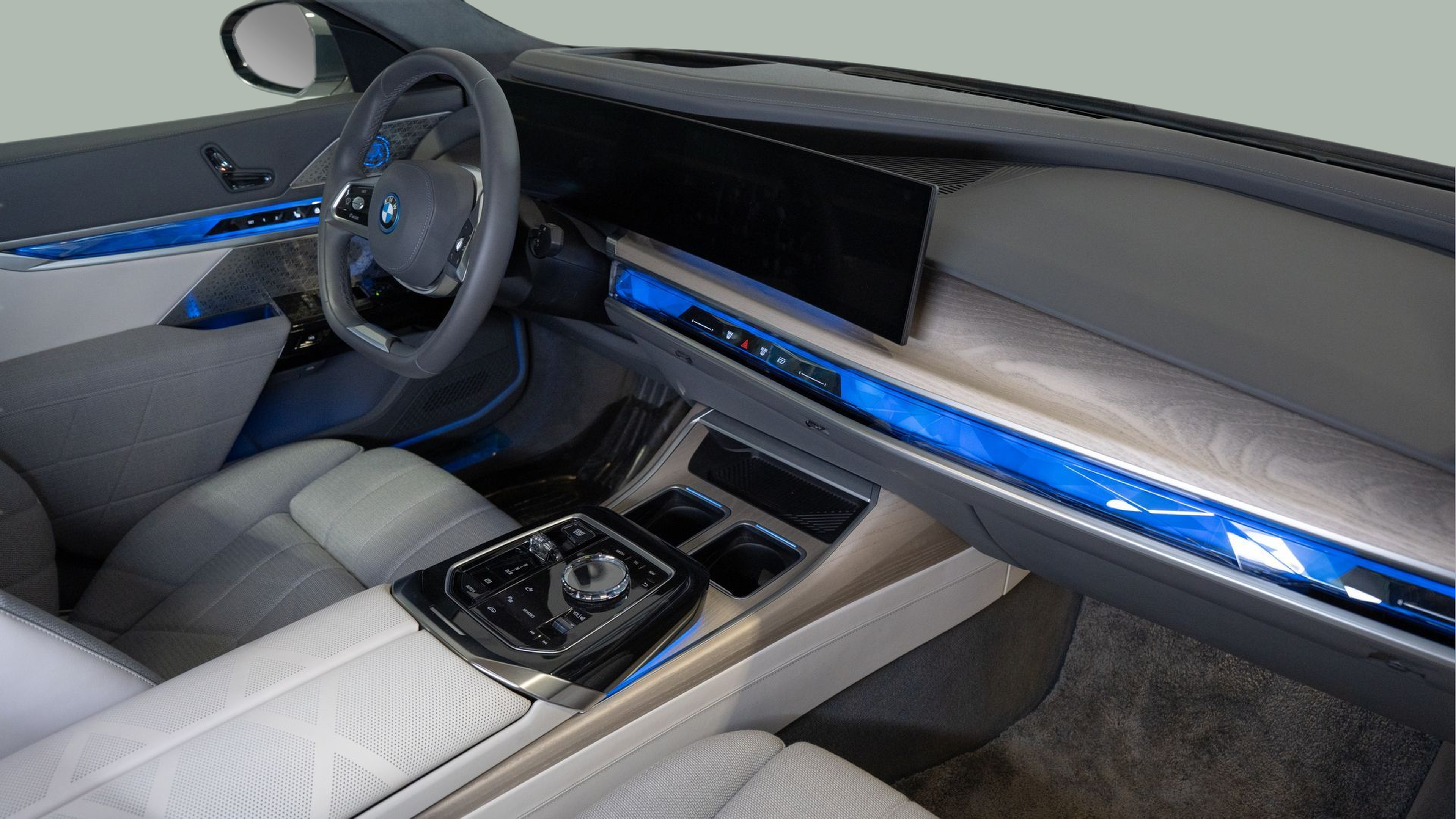 BMW I7 xDrive60 color Gris. Año 2024. 400KW(544CV). Elétrico. En concesionario Aníbal Carvalho & Filhos, S.A. de Santarém