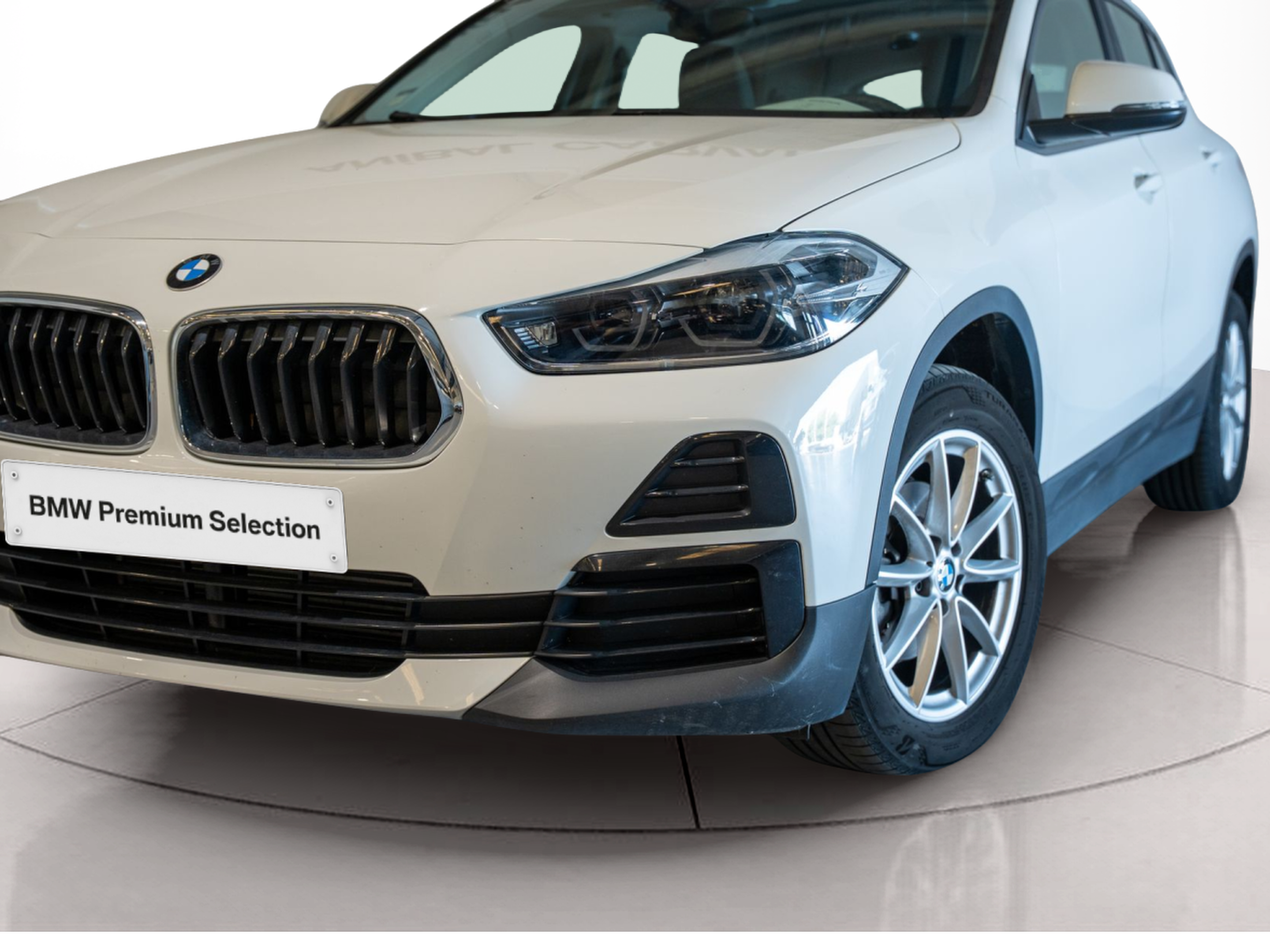 BMW X2 sDrive16d color Blanco. Año 2020. 85KW(116CV). Diesel. En concesionario Aníbal Carvalho & Filhos, S.A. de Santarém