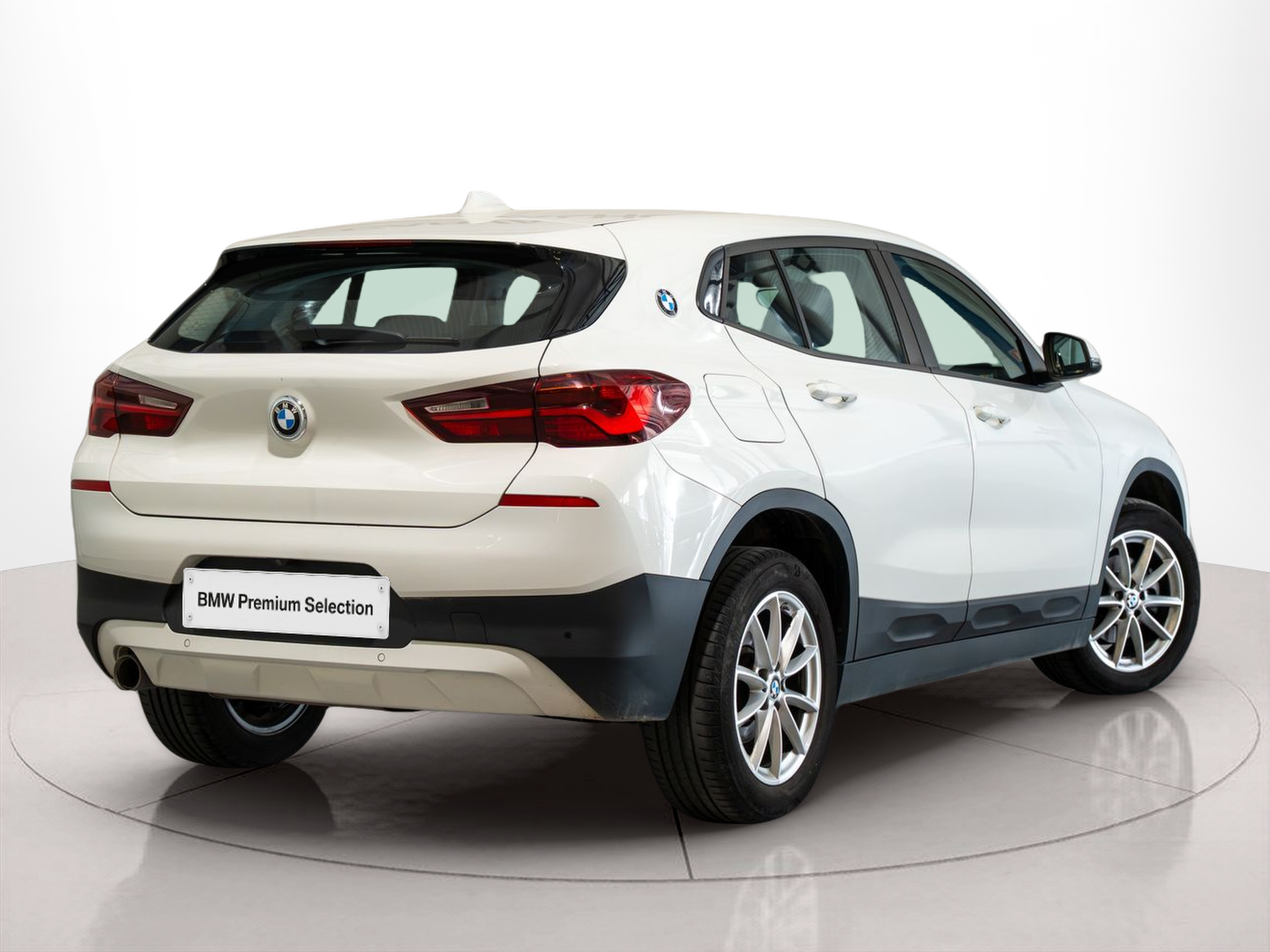 BMW X2 sDrive16d color Blanco. Año 2020. 85KW(116CV). Diesel. En concesionario Aníbal Carvalho & Filhos, S.A. de Santarém