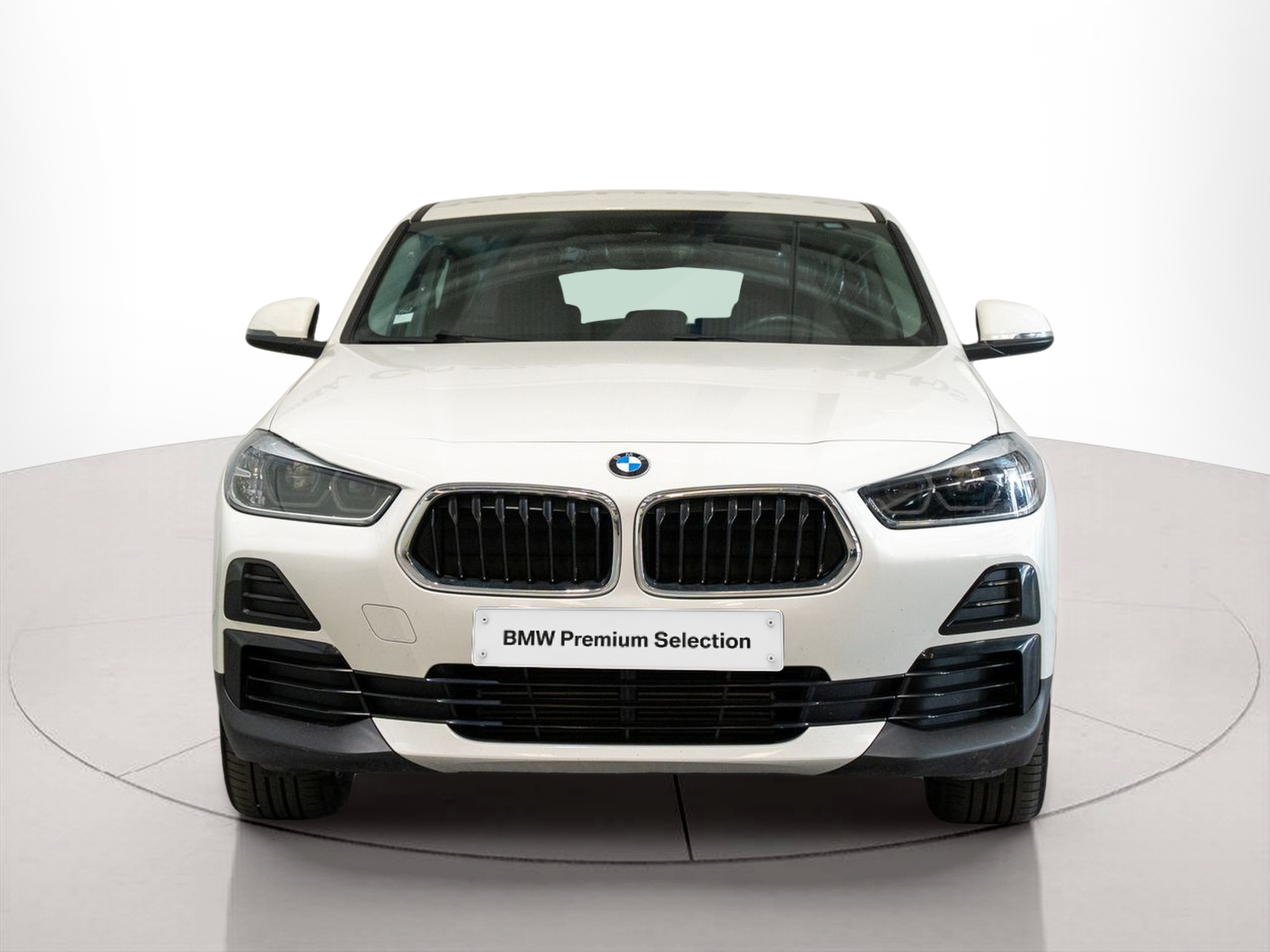 Fotos de BMW X2 sDrive16d color Blanco. Año 2020. 85KW(116CV). Diesel. En concesionario Aníbal Carvalho & Filhos, S.A. de Santarém