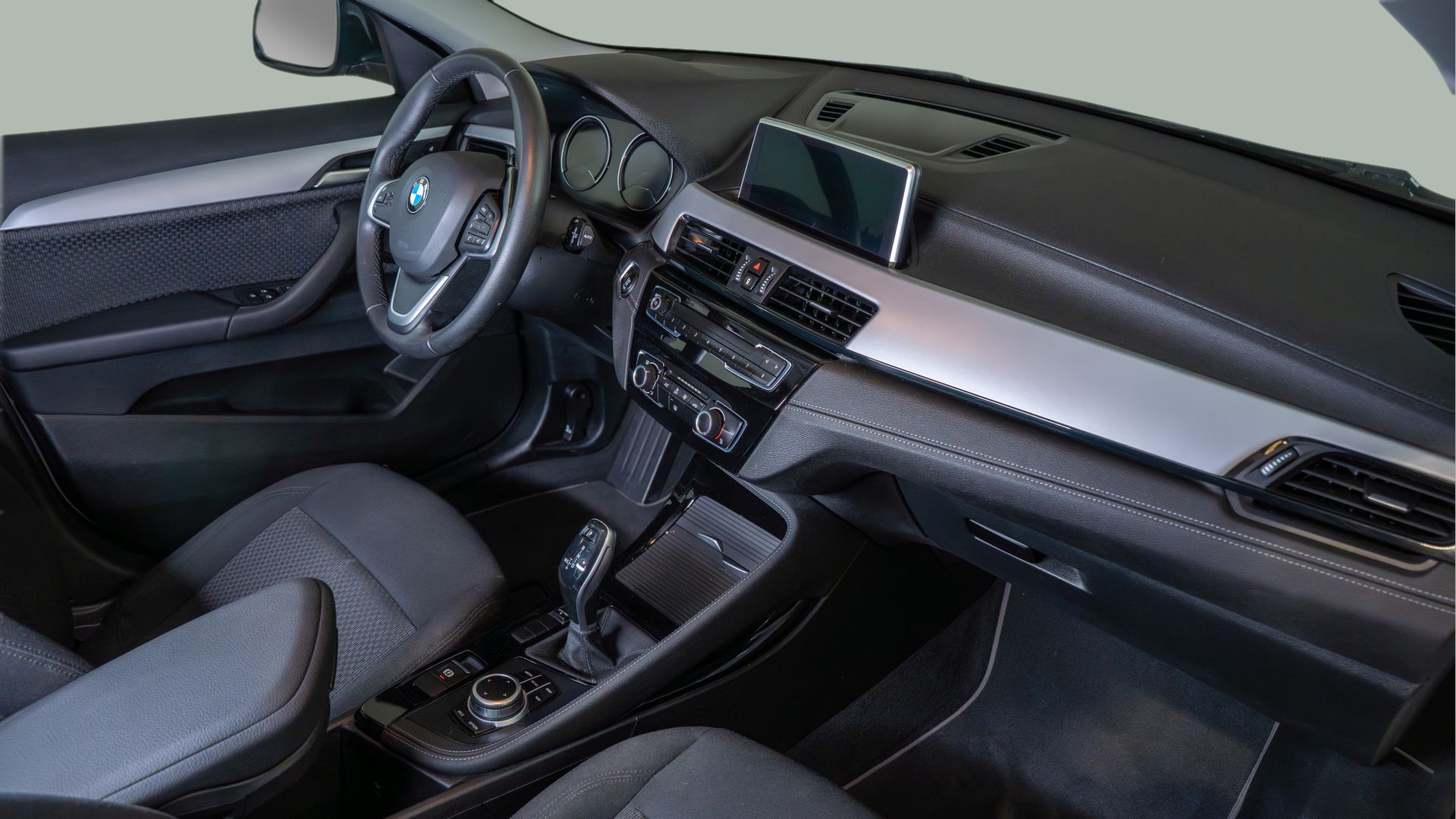 BMW X2 sDrive16d color Blanco. Año 2020. 85KW(116CV). Diesel. En concesionario Aníbal Carvalho & Filhos, S.A. de Santarém