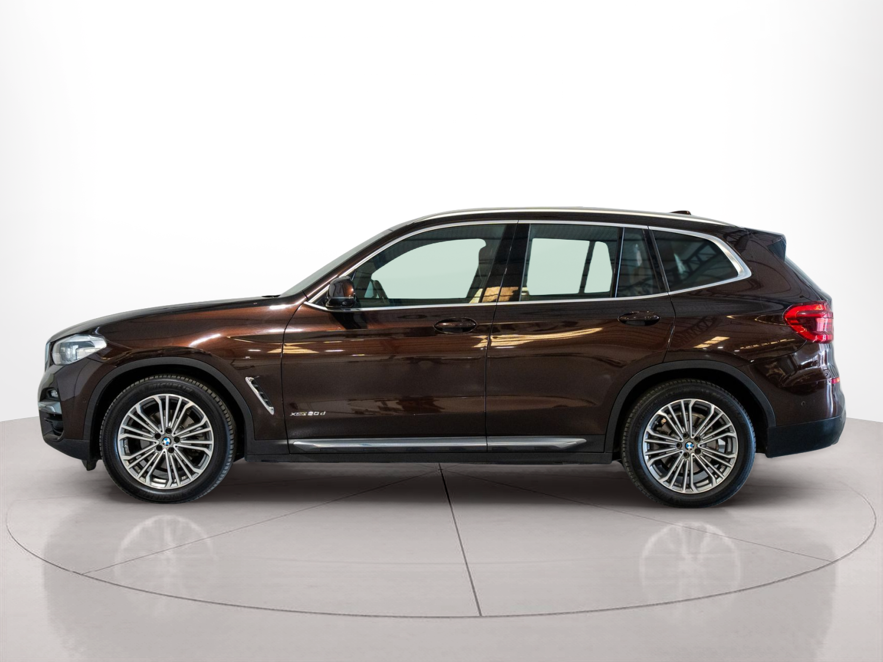 Fotos de BMW X3 xDrive20d color Marrón. Año 2018. 140KW(190CV). Diesel. En concesionario Aníbal Carvalho & Filhos, S.A. de Santarém