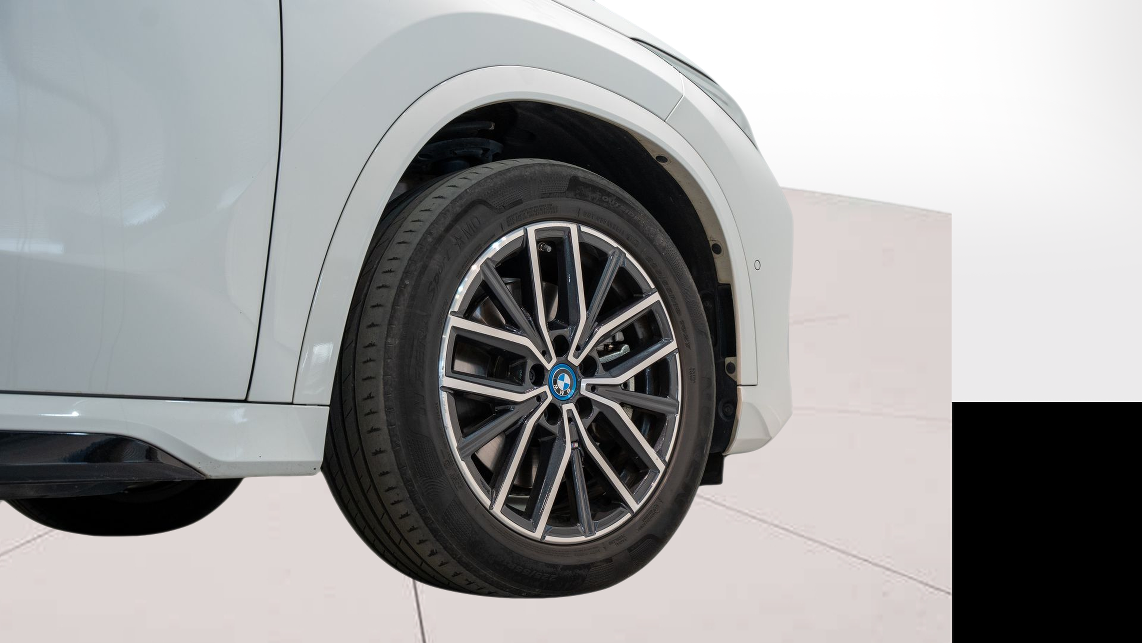 BMW X1 xDrive25e color Blanco. Año 2023. 180KW(245CV). Elétrico / Diesel Híbrido. En concesionario Aníbal Carvalho & Filhos, S.A. de Santarém