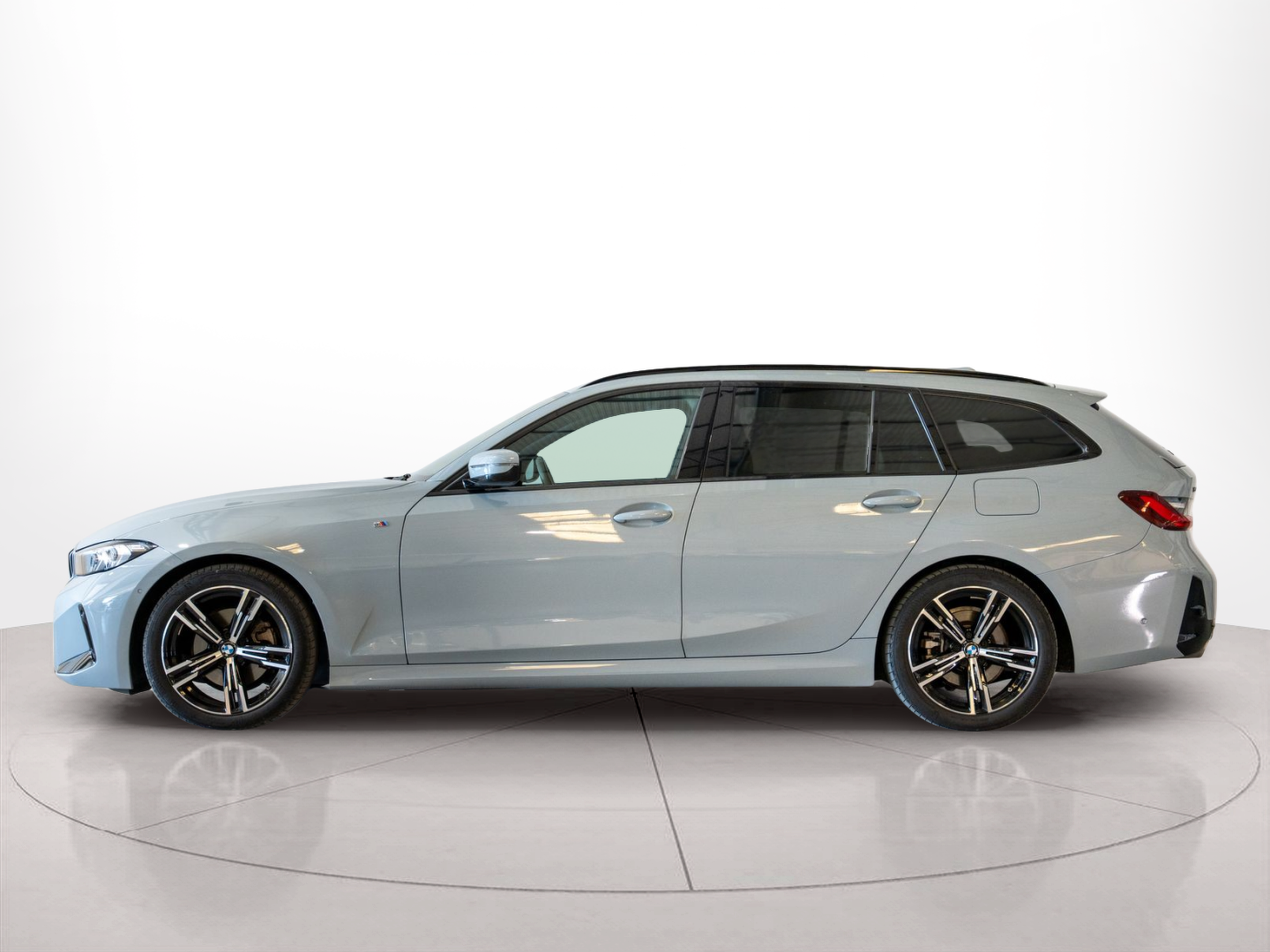 Fotos de BMW Série 3 320d Touring color Gris. Año 2024. 140KW(190CV). Diesel. En concesionario Aníbal Carvalho & Filhos, S.A. de Santarém