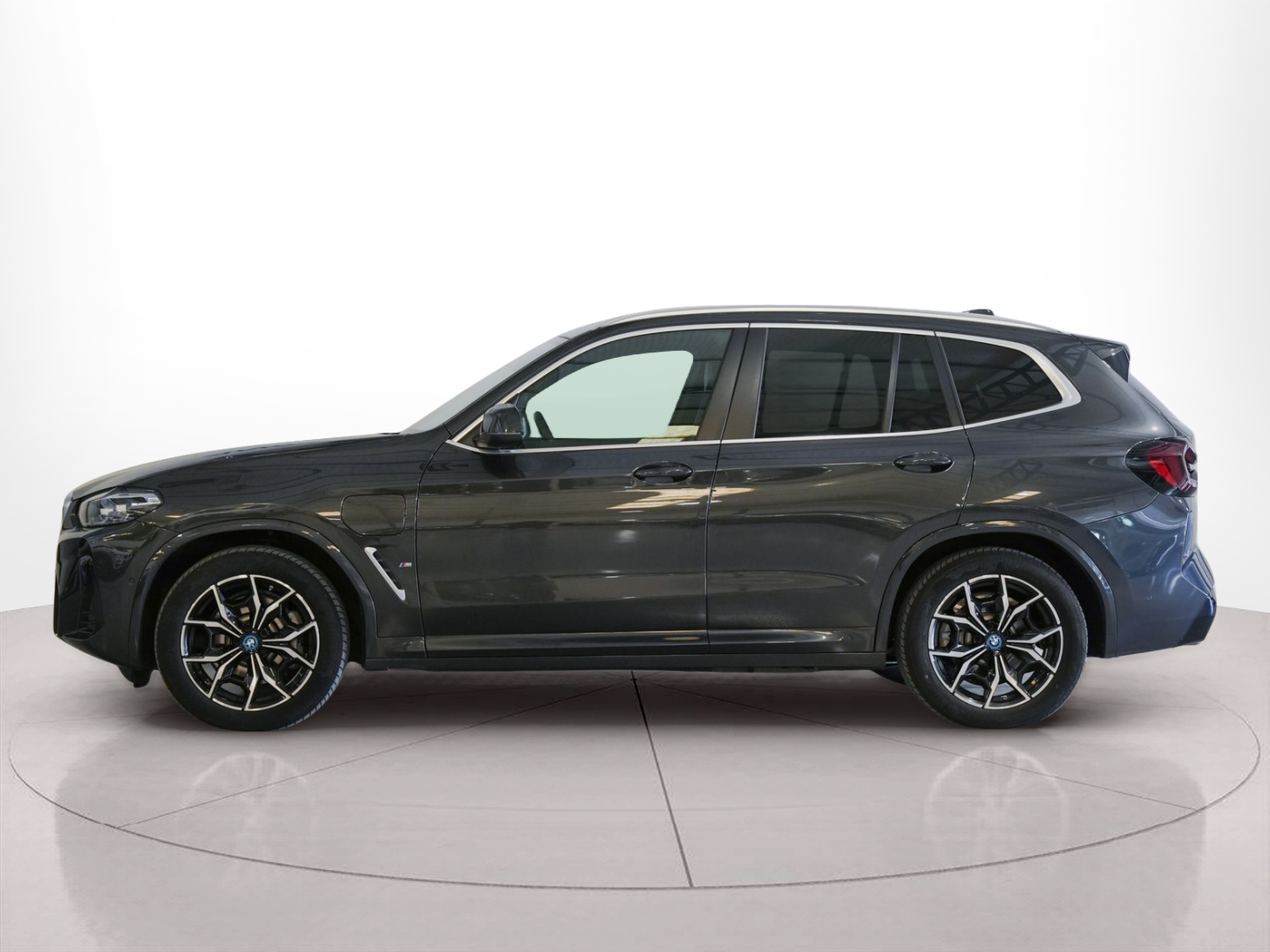 Fotos de BMW X3 xDrive30e color Gris. Año 2023. 215KW(292CV). Elétrico. En concesionario Aníbal Carvalho & Filhos, S.A. de Santarém