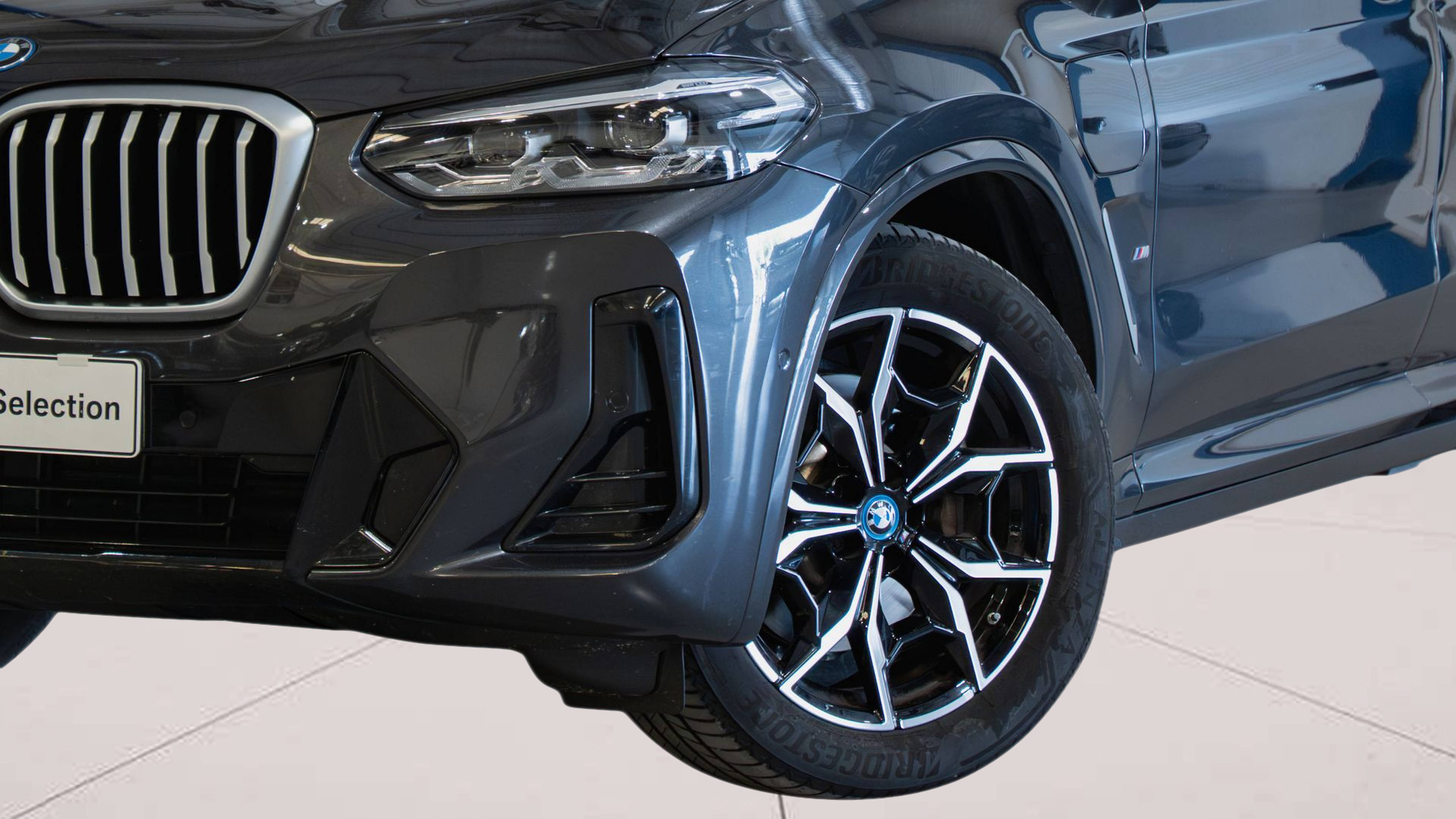 BMW X3 xDrive30e color Gris. Año 2023. 215KW(292CV). Elétrico. En concesionario Aníbal Carvalho & Filhos, S.A. de Santarém