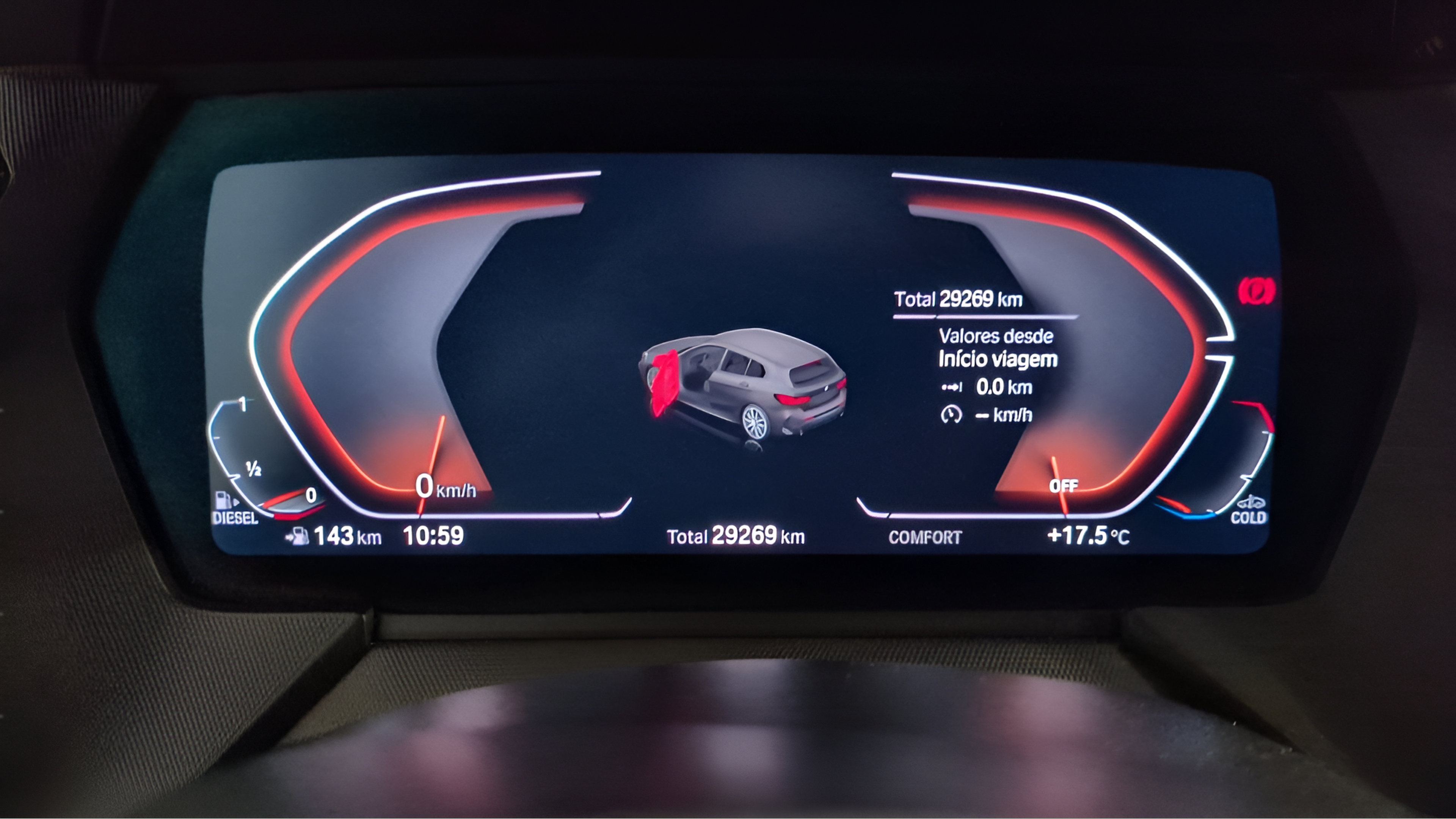 BMW Série 1 116d color Gris. Año 2024. 85KW(116CV). Diesel. En concesionario Aníbal Carvalho & Filhos, S.A. de Santarém