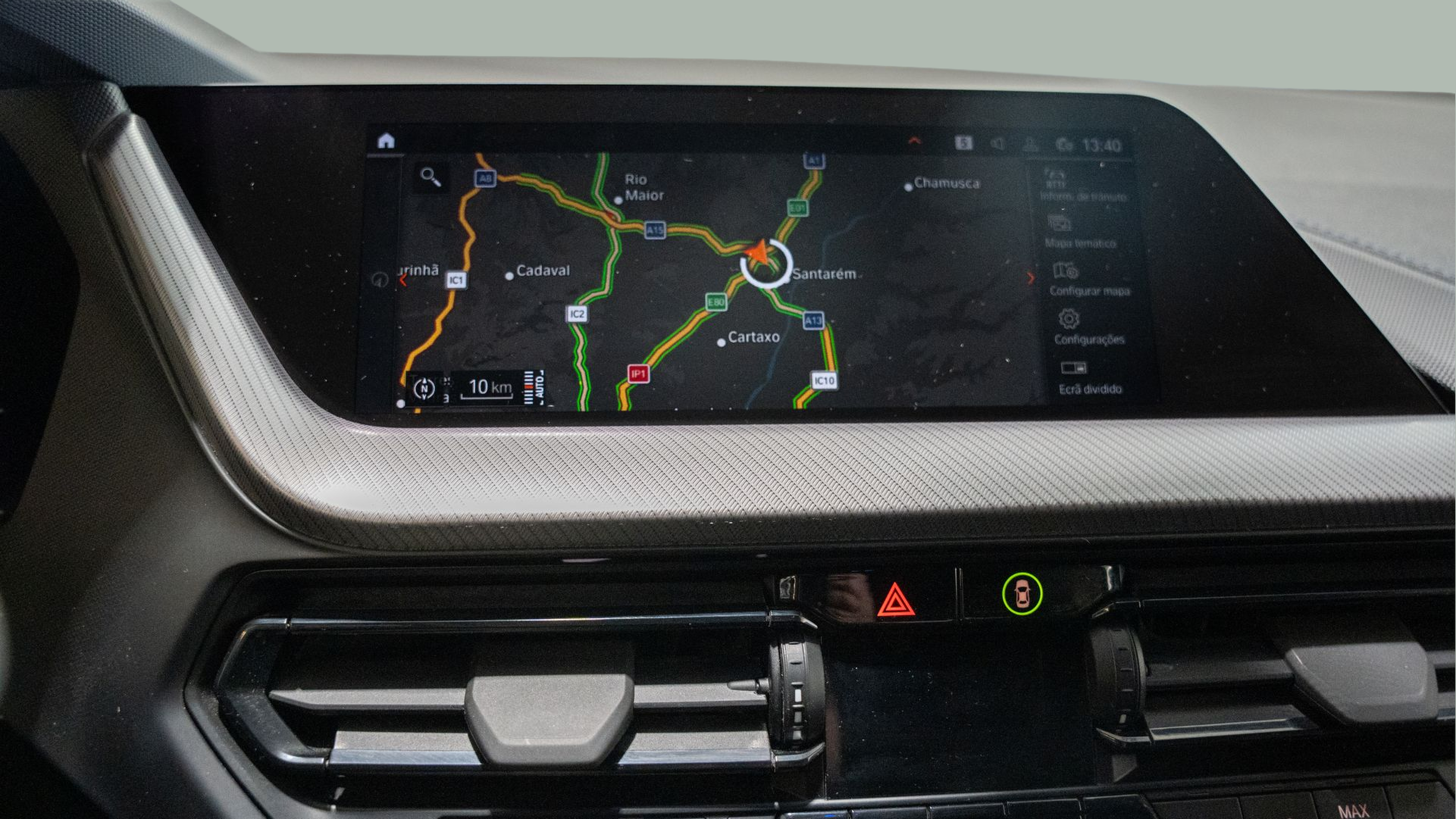 BMW Série 1 116d color Gris. Año 2024. 85KW(116CV). Diesel. En concesionario Aníbal Carvalho & Filhos, S.A. de Santarém