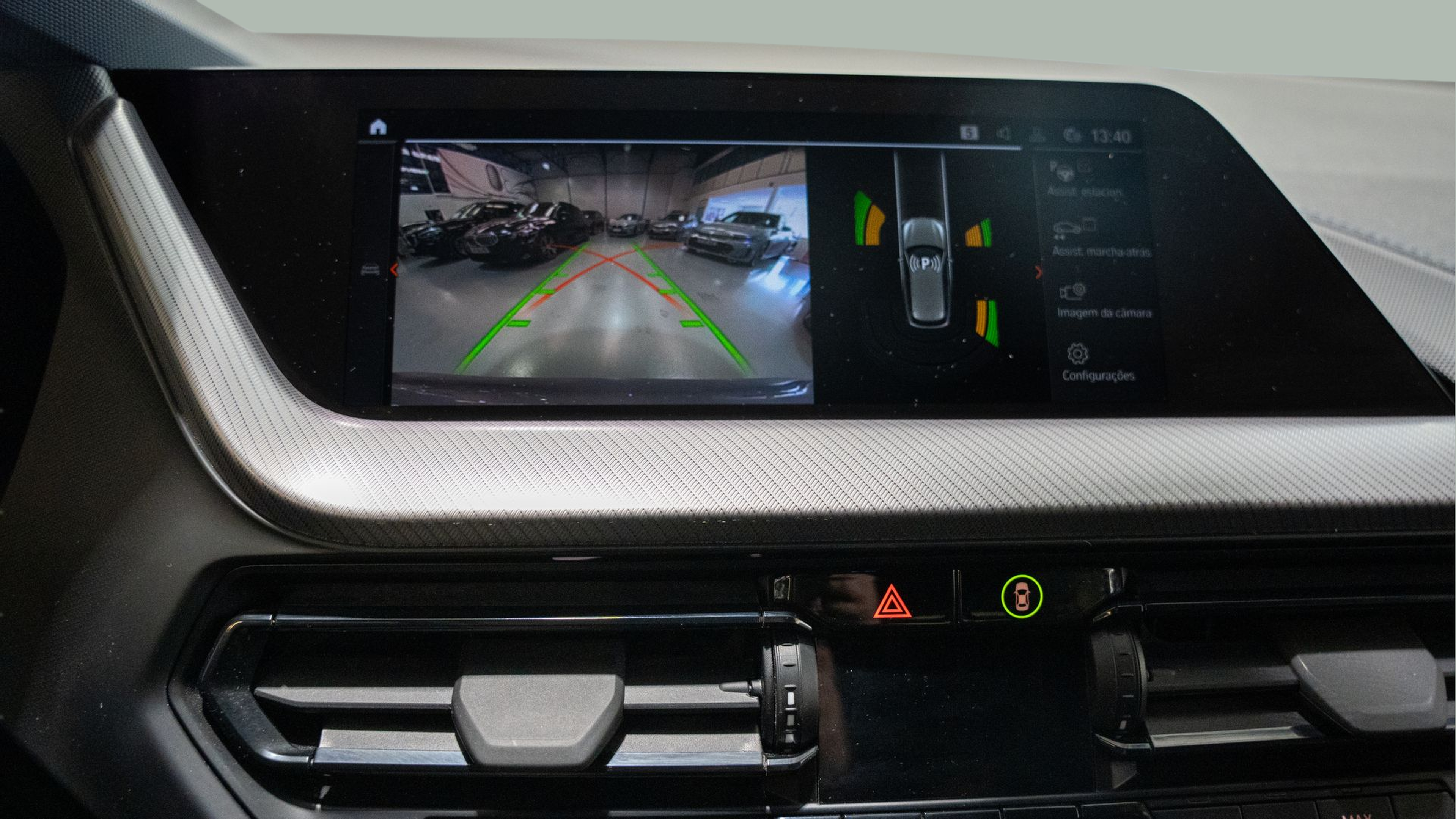 BMW Série 1 116d color Gris. Año 2024. 85KW(116CV). Diesel. En concesionario Aníbal Carvalho & Filhos, S.A. de Santarém