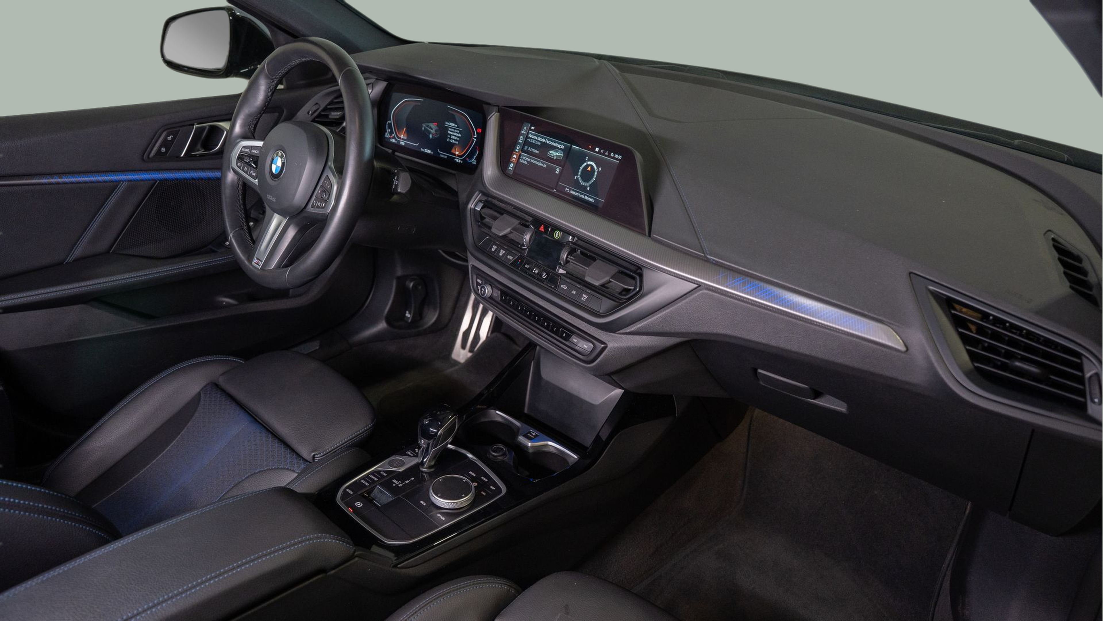 BMW Série 1 116d color Gris. Año 2024. 85KW(116CV). Diesel. En concesionario Aníbal Carvalho & Filhos, S.A. de Santarém