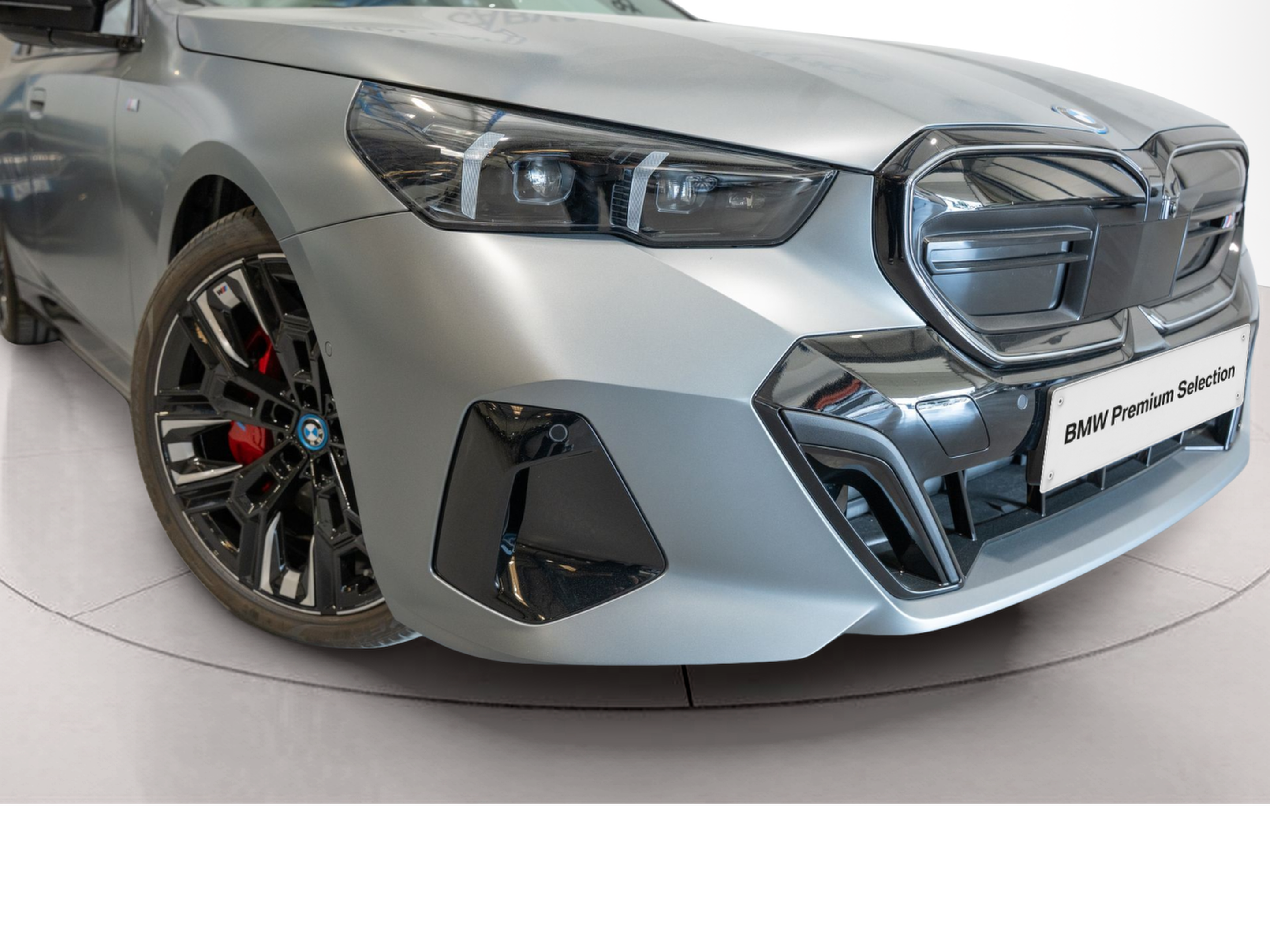 BMW i5 M60 color Gris. Año 2024. 442KW(601CV). Elétrico. En concesionario Aníbal Carvalho & Filhos, S.A. de Santarém