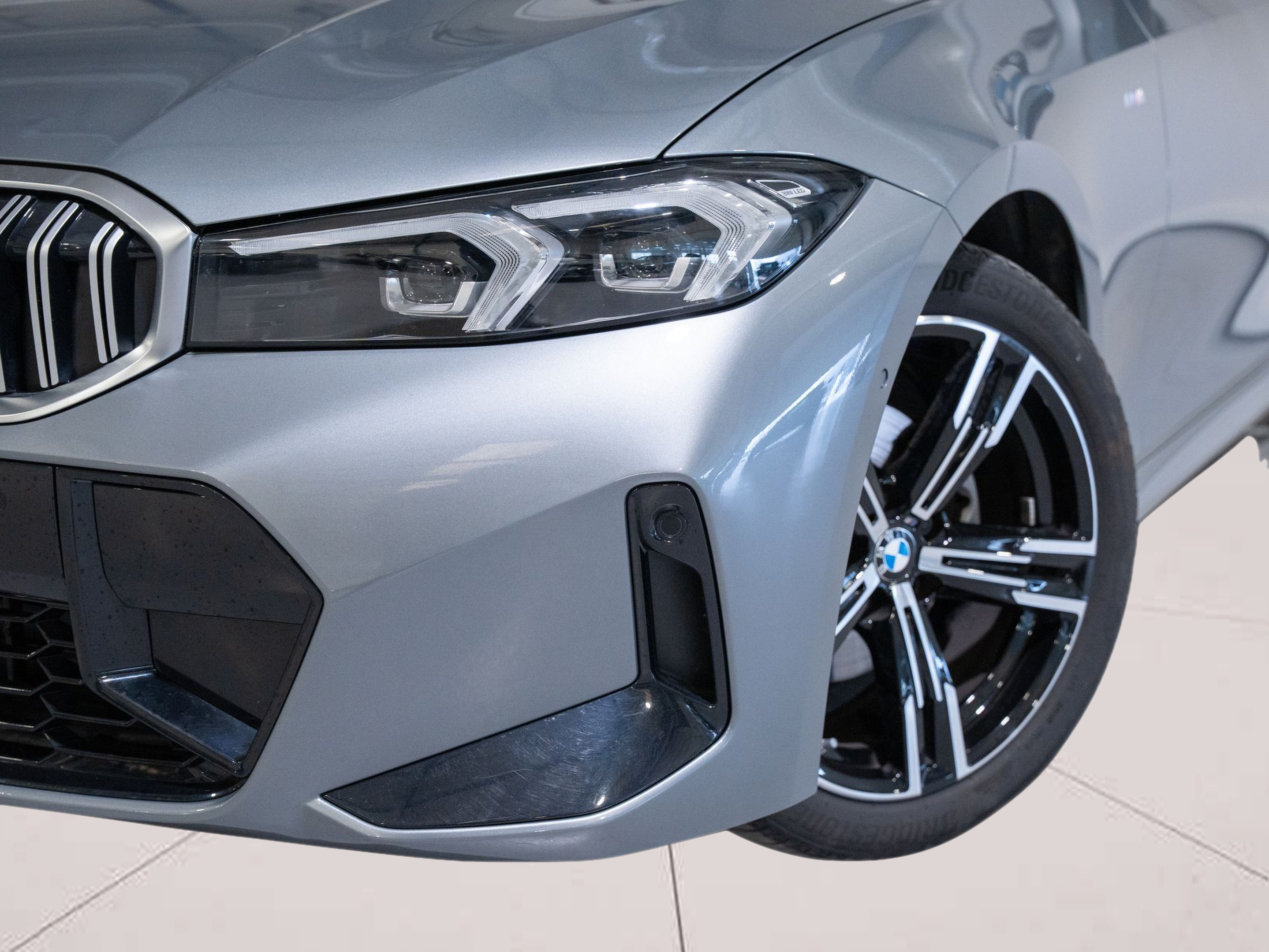 BMW Série 3 320d Touring color Gris. Año 2025. 140KW(190CV). Diesel. En concesionario Aníbal Carvalho & Filhos, S.A. de Santarém