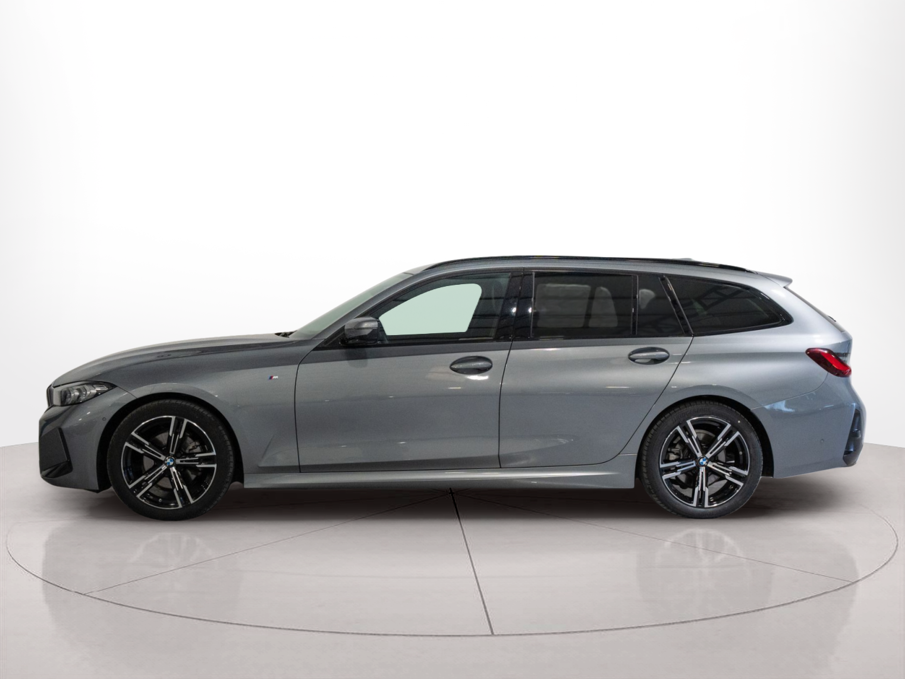 Fotos de BMW Série 3 320d Touring color Gris. Año 2025. 140KW(190CV). Diesel. En concesionario Aníbal Carvalho & Filhos, S.A. de Santarém