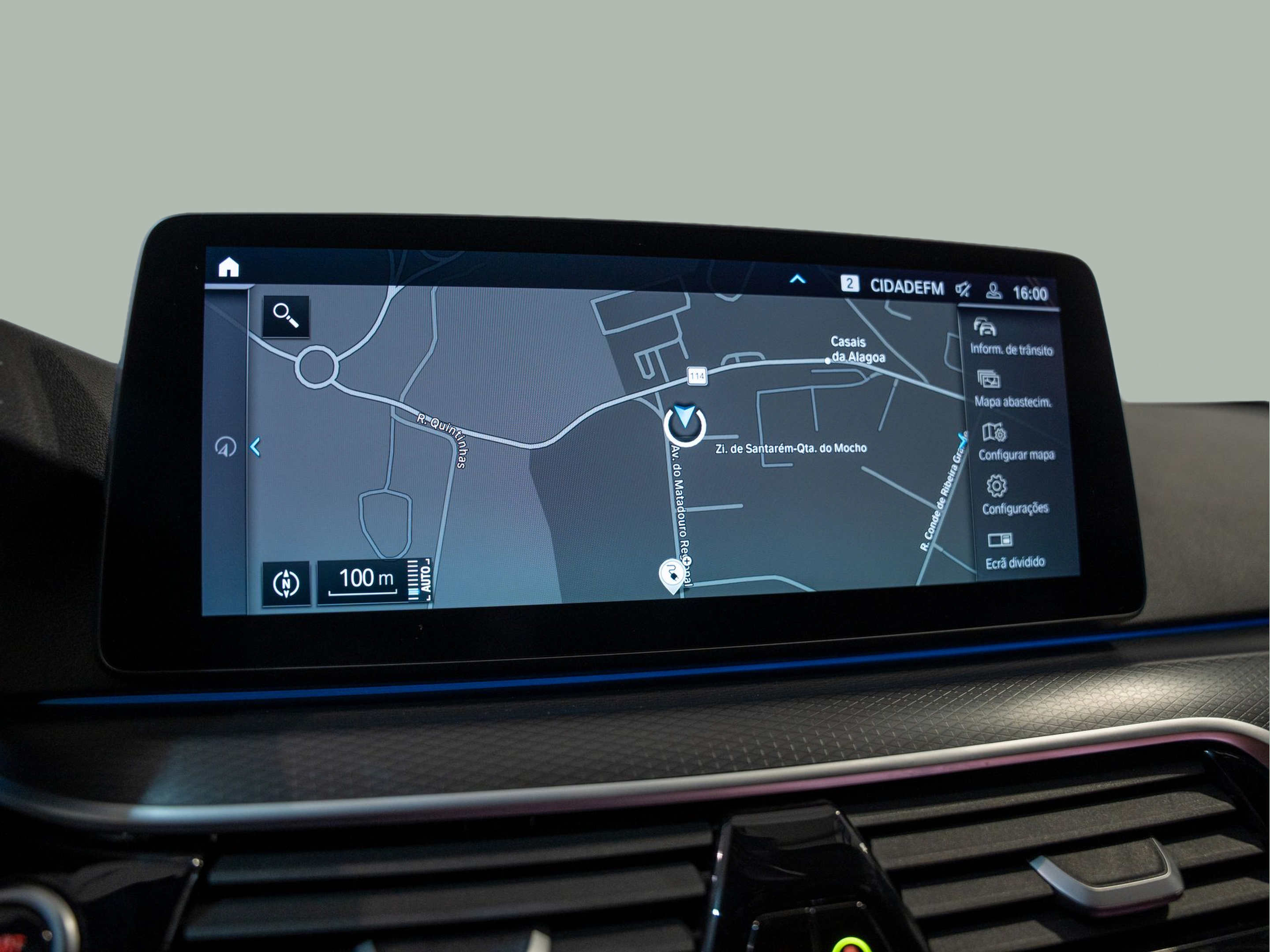 BMW Série 5 530e Berlina color Gris. Año 2023. 215KW(292CV). Elétrico / Gasolina Híbrido. En concesionario Aníbal Carvalho & Filhos, S.A. de Santarém