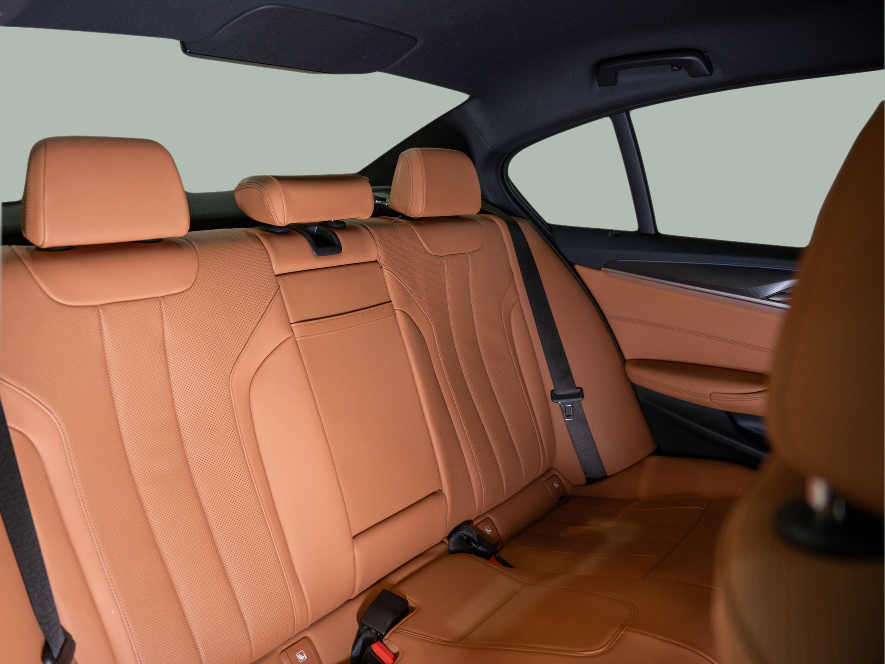 BMW Série 5 530e Berlina color Gris. Año 2023. 215KW(292CV). Elétrico / Gasolina Híbrido. En concesionario Aníbal Carvalho & Filhos, S.A. de Santarém