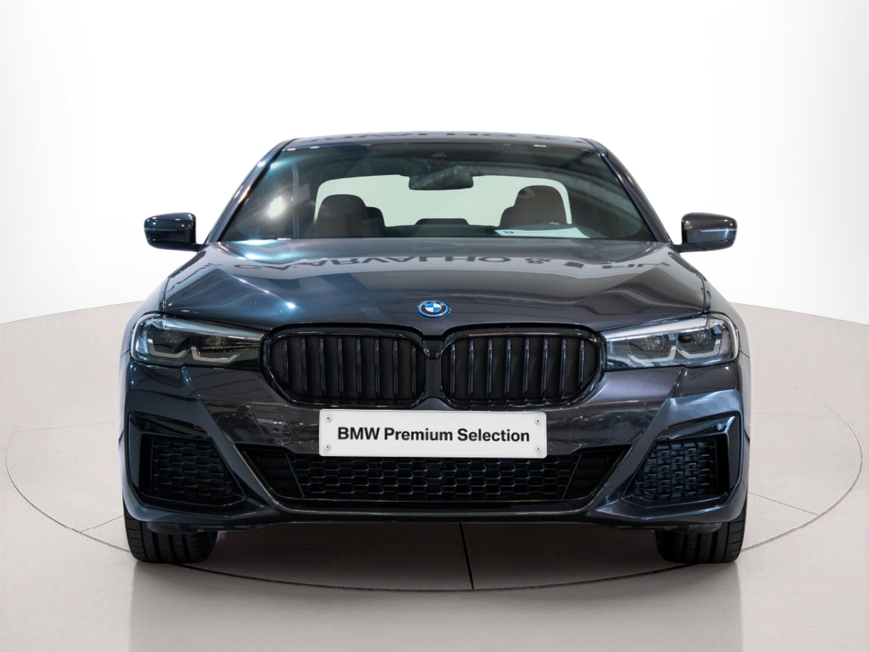 Fotos de BMW Série 5 530e Berlina color Gris. Año 2023. 215KW(292CV). Elétrico / Gasolina Híbrido. En concesionario Aníbal Carvalho & Filhos, S.A. de Santarém