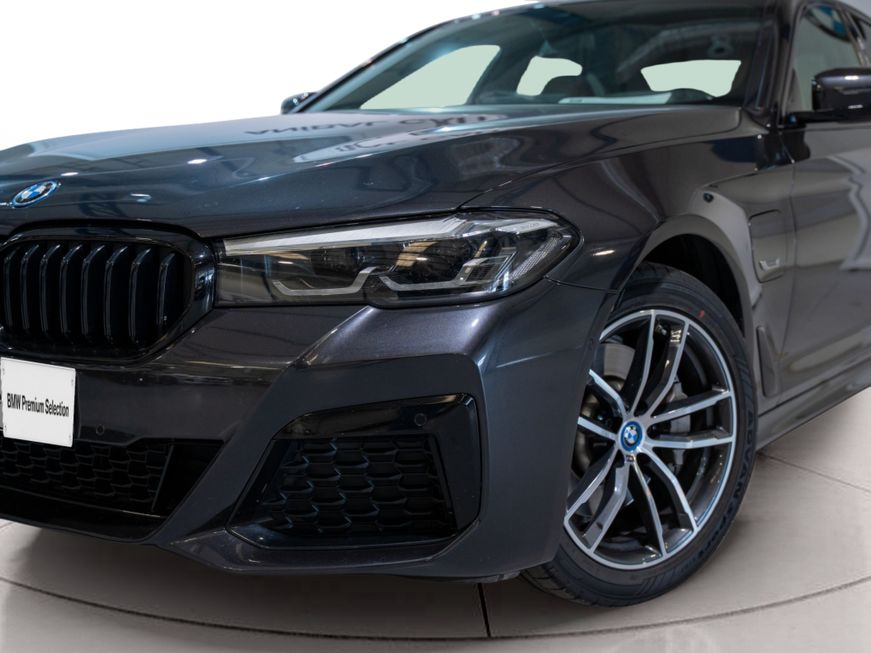 BMW Série 5 530e Berlina color Gris. Año 2023. 215KW(292CV). Elétrico / Gasolina Híbrido. En concesionario Aníbal Carvalho & Filhos, S.A. de Santarém