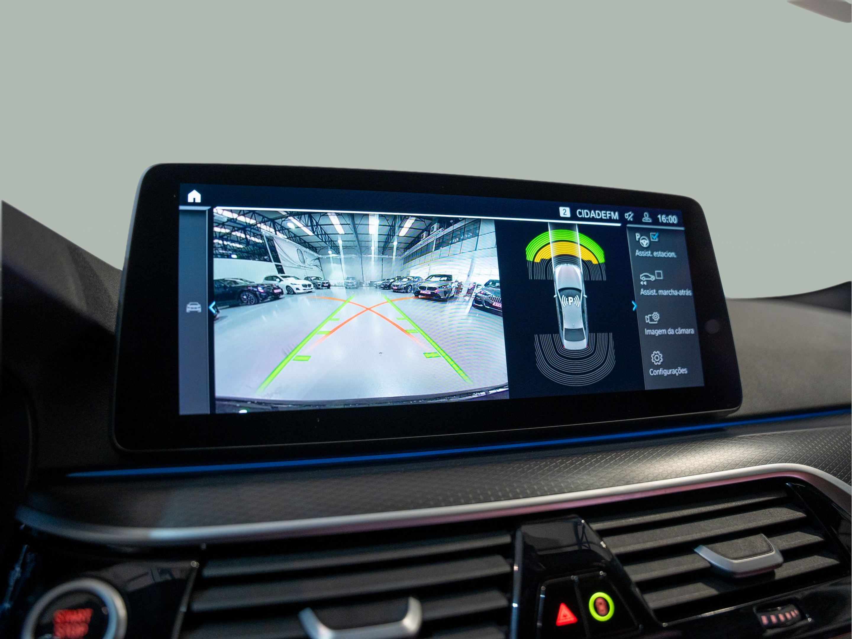 BMW Série 5 530e Berlina color Gris. Año 2023. 215KW(292CV). Elétrico / Gasolina Híbrido. En concesionario Aníbal Carvalho & Filhos, S.A. de Santarém