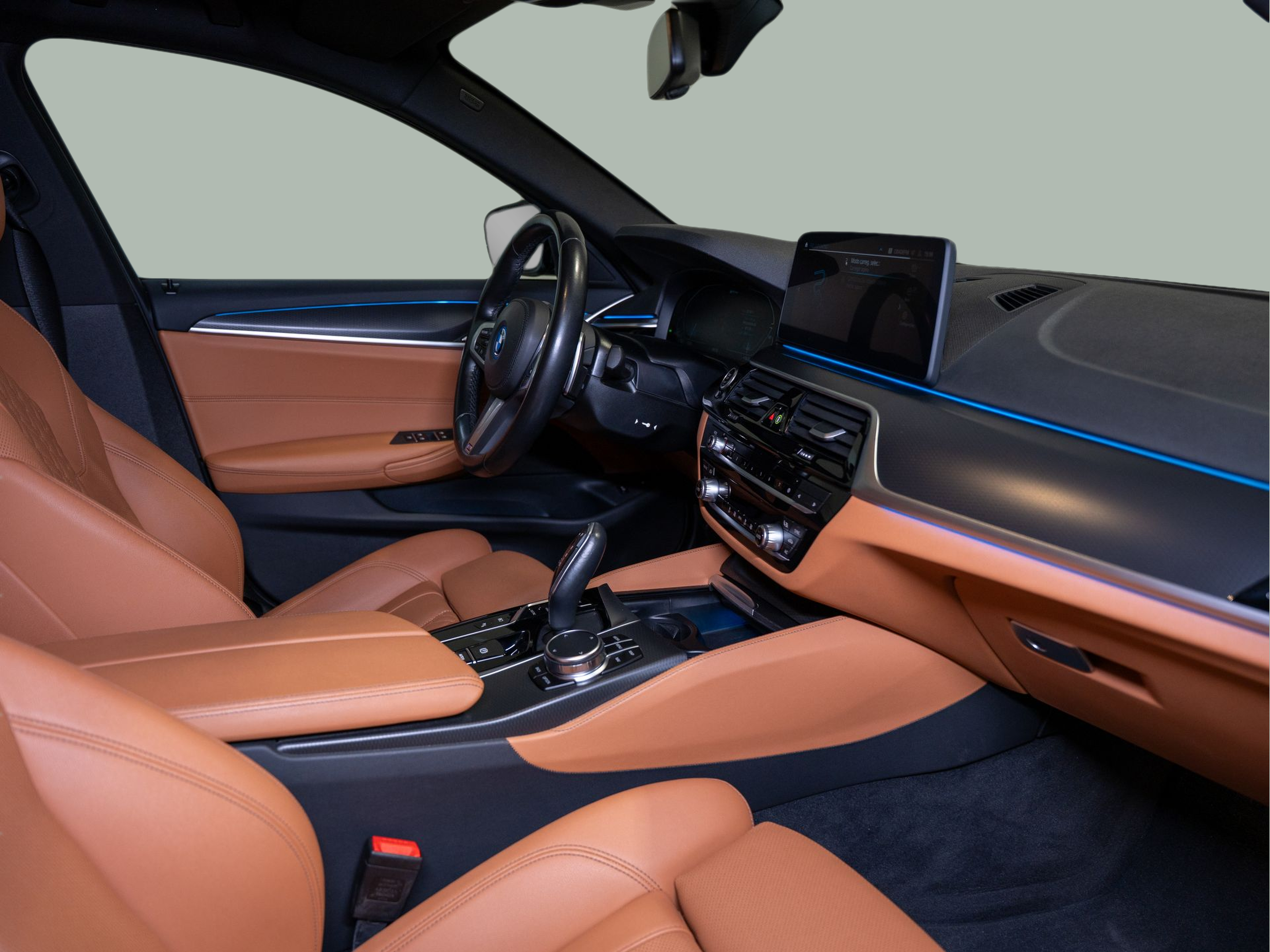 BMW Série 5 530e Berlina color Gris. Año 2023. 215KW(292CV). Elétrico / Gasolina Híbrido. En concesionario Aníbal Carvalho & Filhos, S.A. de Santarém