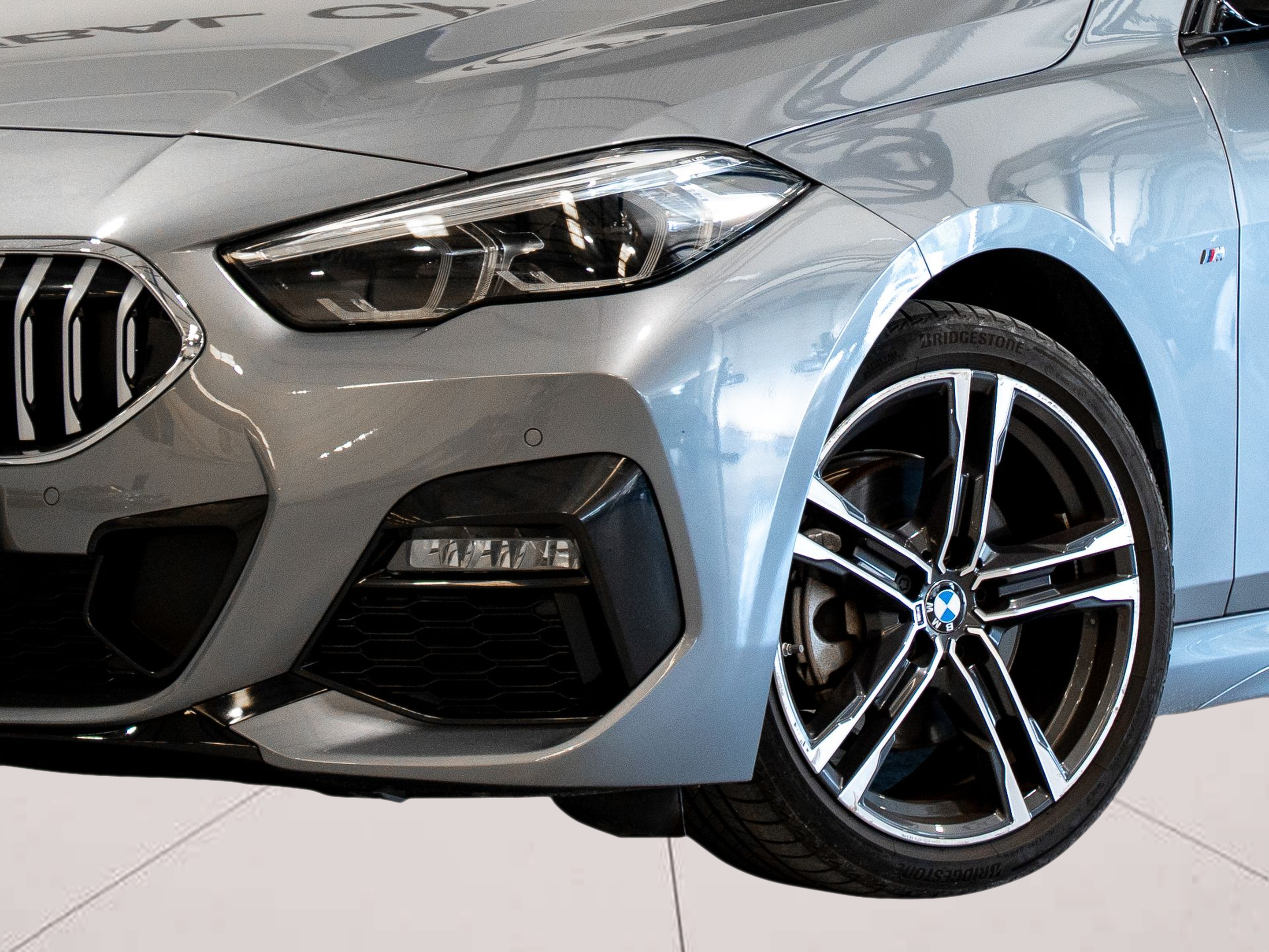 BMW Série 2 216d Gran Coupe color Gris. Año 2023. 85KW(116CV). Diesel. En concesionario Aníbal Carvalho & Filhos, S.A. de Santarém