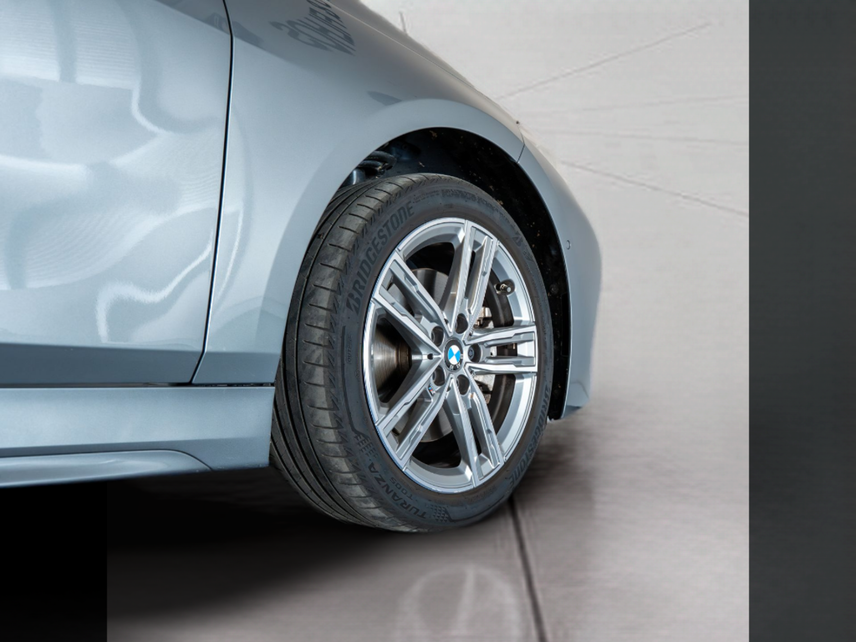 BMW Série 2 216d Gran Coupe color Gris. Año 2023. 85KW(116CV). Diesel. En concesionario Aníbal Carvalho & Filhos, S.A. de Santarém