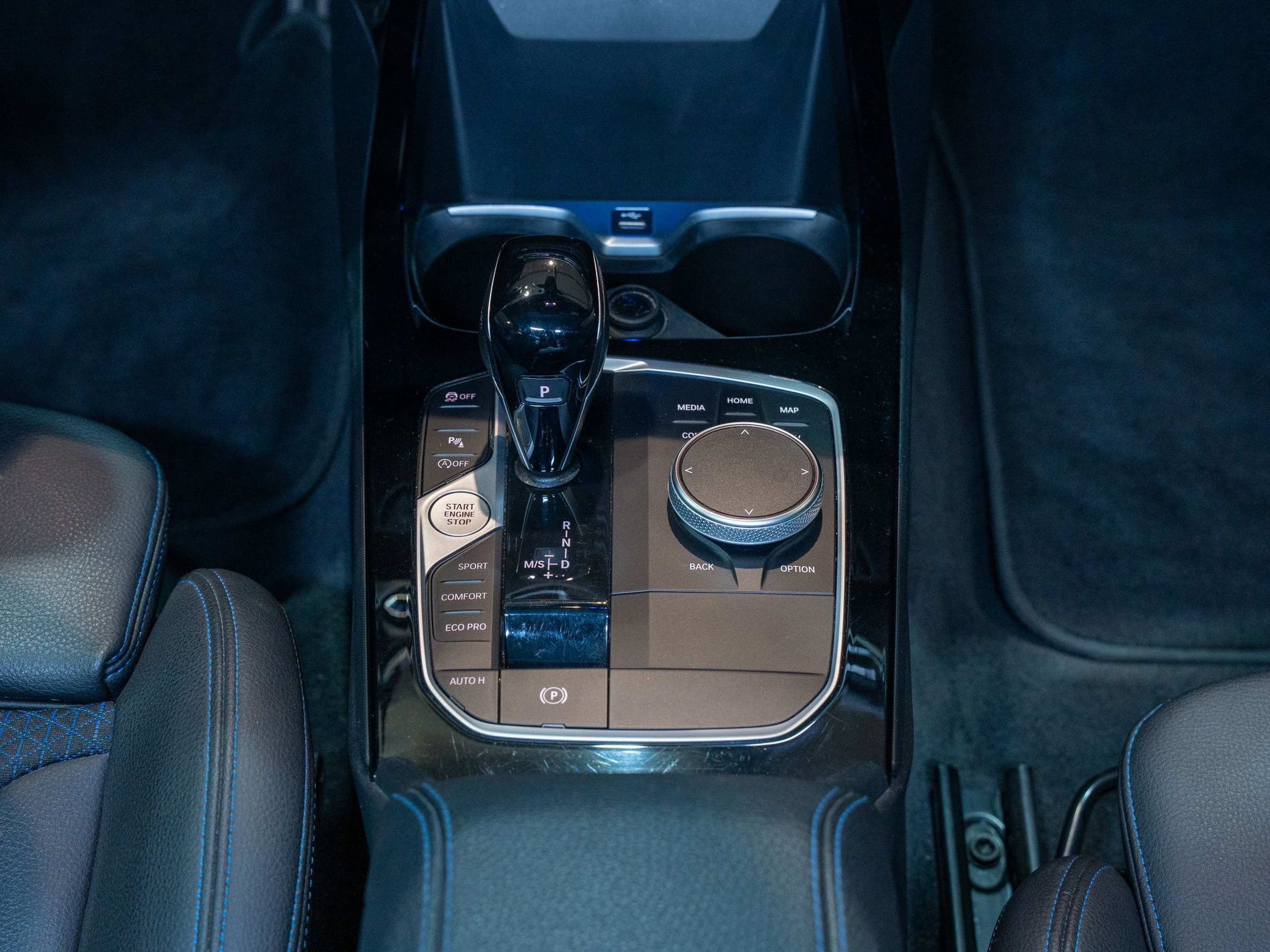 BMW Série 2 216d Gran Coupe color Gris. Año 2023. 85KW(116CV). Diesel. En concesionario Aníbal Carvalho & Filhos, S.A. de Santarém