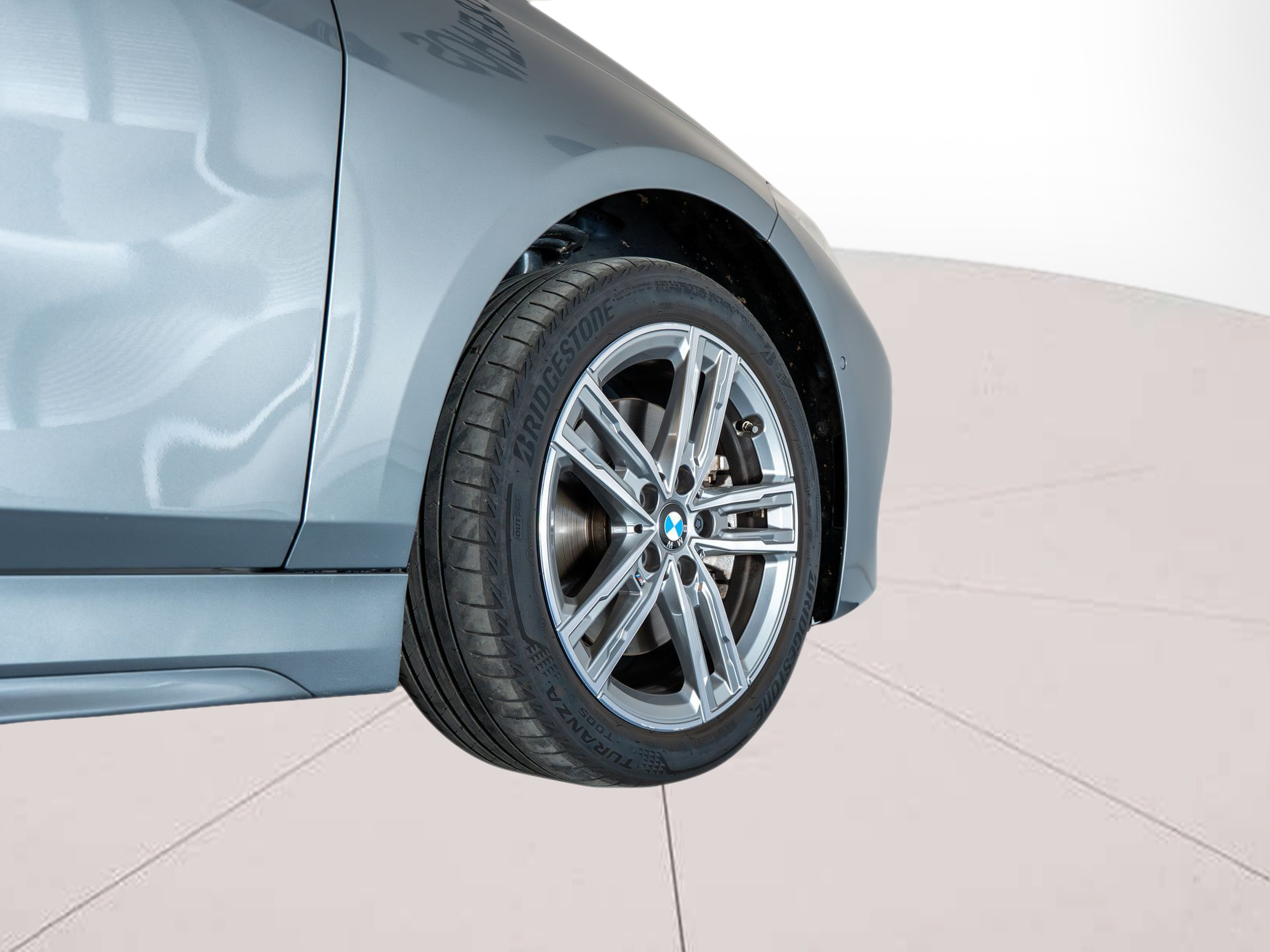 BMW Série 2 216d Gran Coupe color Gris. Año 2022. 85KW(116CV). Diesel. En concesionario Aníbal Carvalho & Filhos, S.A. de Santarém