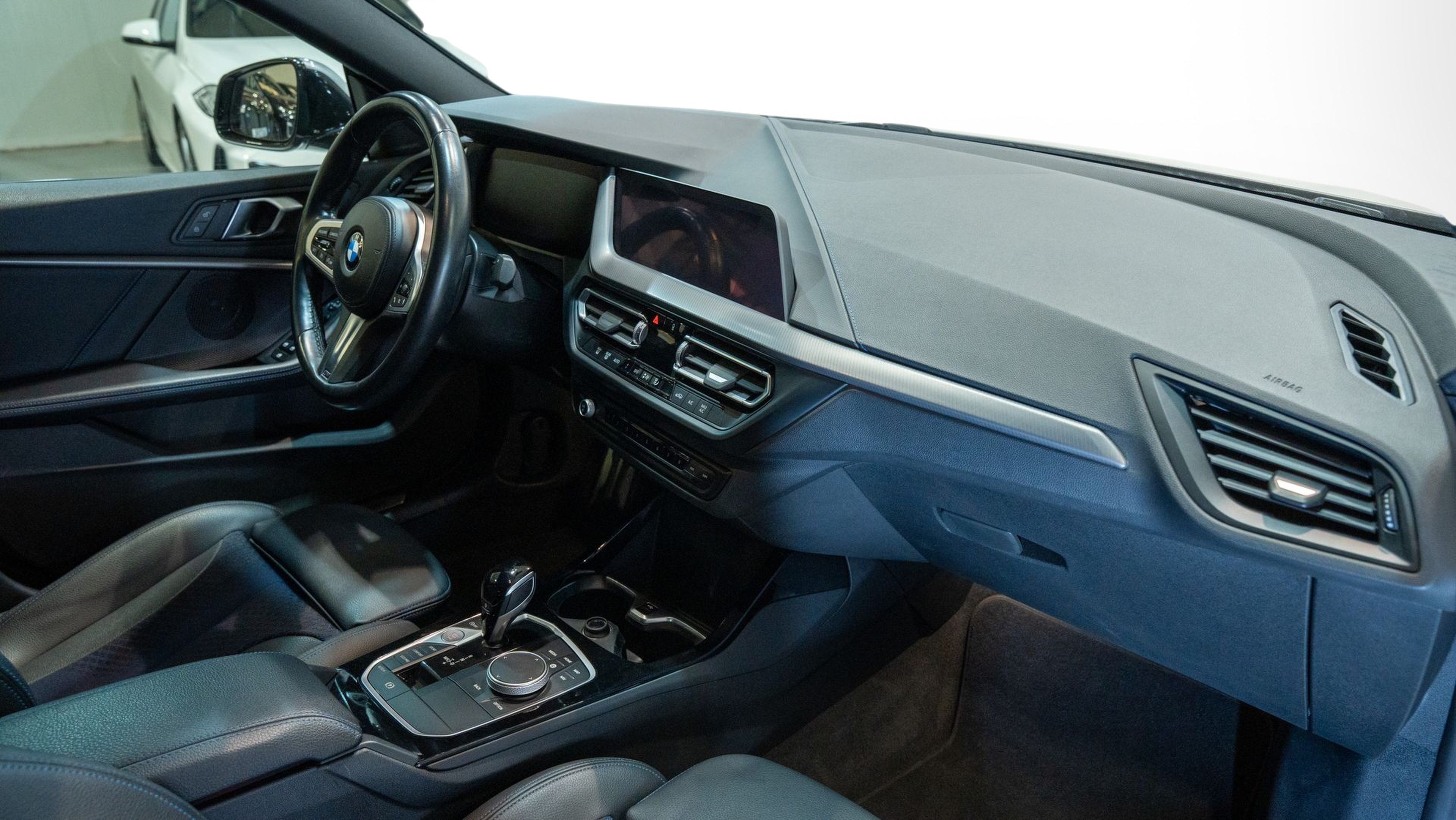 BMW Série 2 216d Gran Coupe color Gris. Año 2022. 85KW(116CV). Diesel. En concesionario Aníbal Carvalho & Filhos, S.A. de Santarém