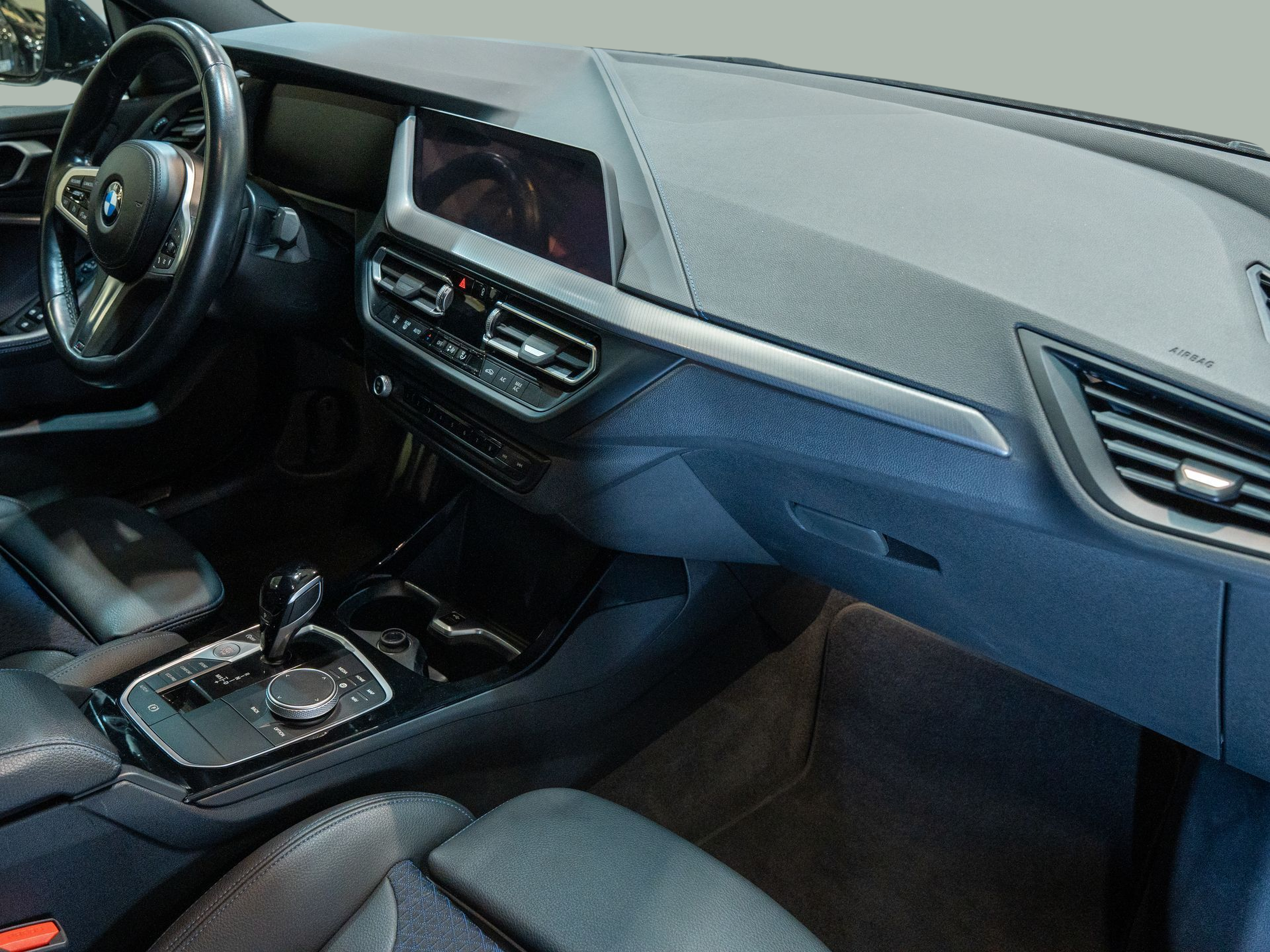 BMW Série 2 216d Gran Coupe color Gris. Año 2022. 85KW(116CV). Diesel. En concesionario Aníbal Carvalho & Filhos, S.A. de Santarém