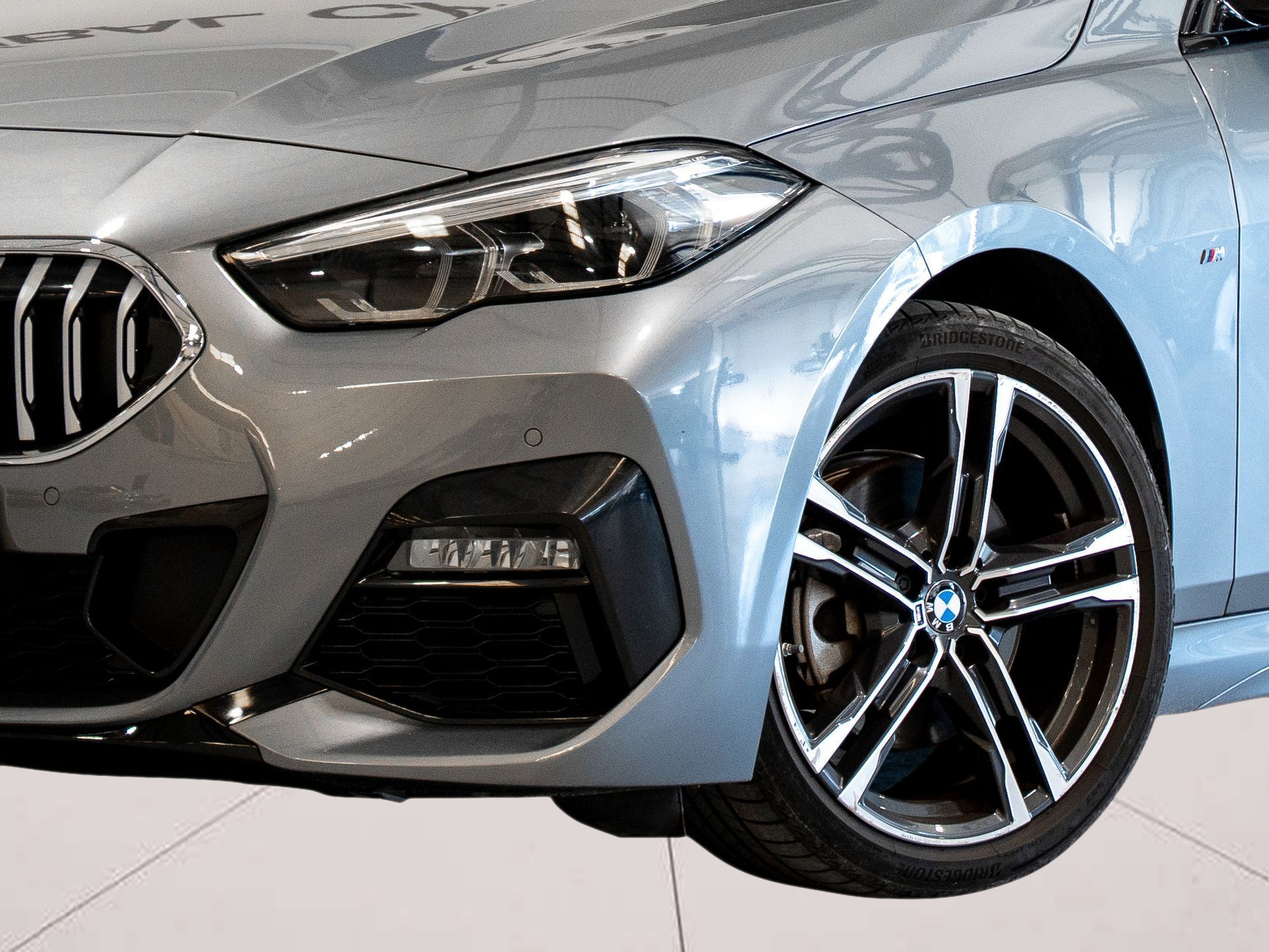 BMW Série 2 216d Gran Coupe color Gris. Año 2022. 85KW(116CV). Diesel. En concesionario Aníbal Carvalho & Filhos, S.A. de Santarém