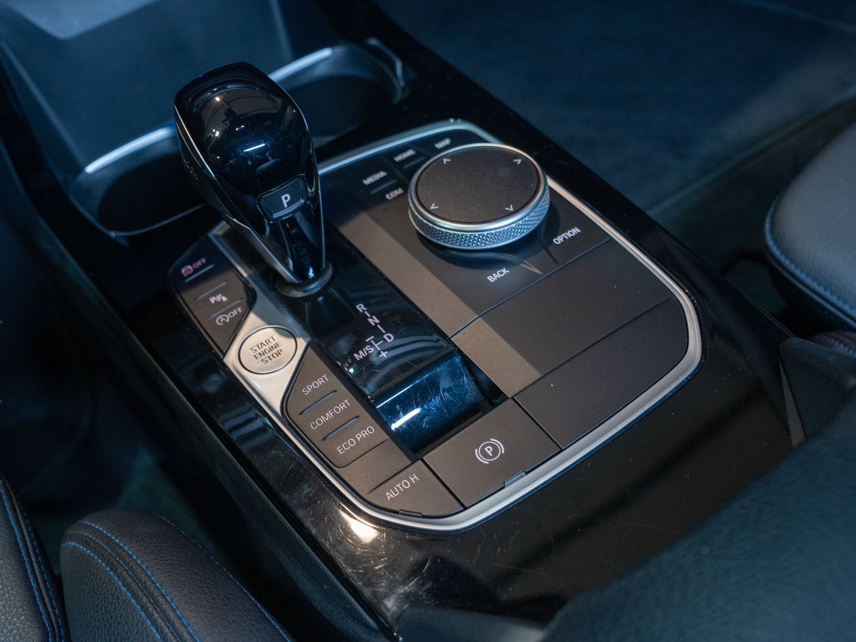 BMW Série 2 216d Gran Coupe color Gris. Año 2022. 85KW(116CV). Diesel. En concesionario Aníbal Carvalho & Filhos, S.A. de Santarém