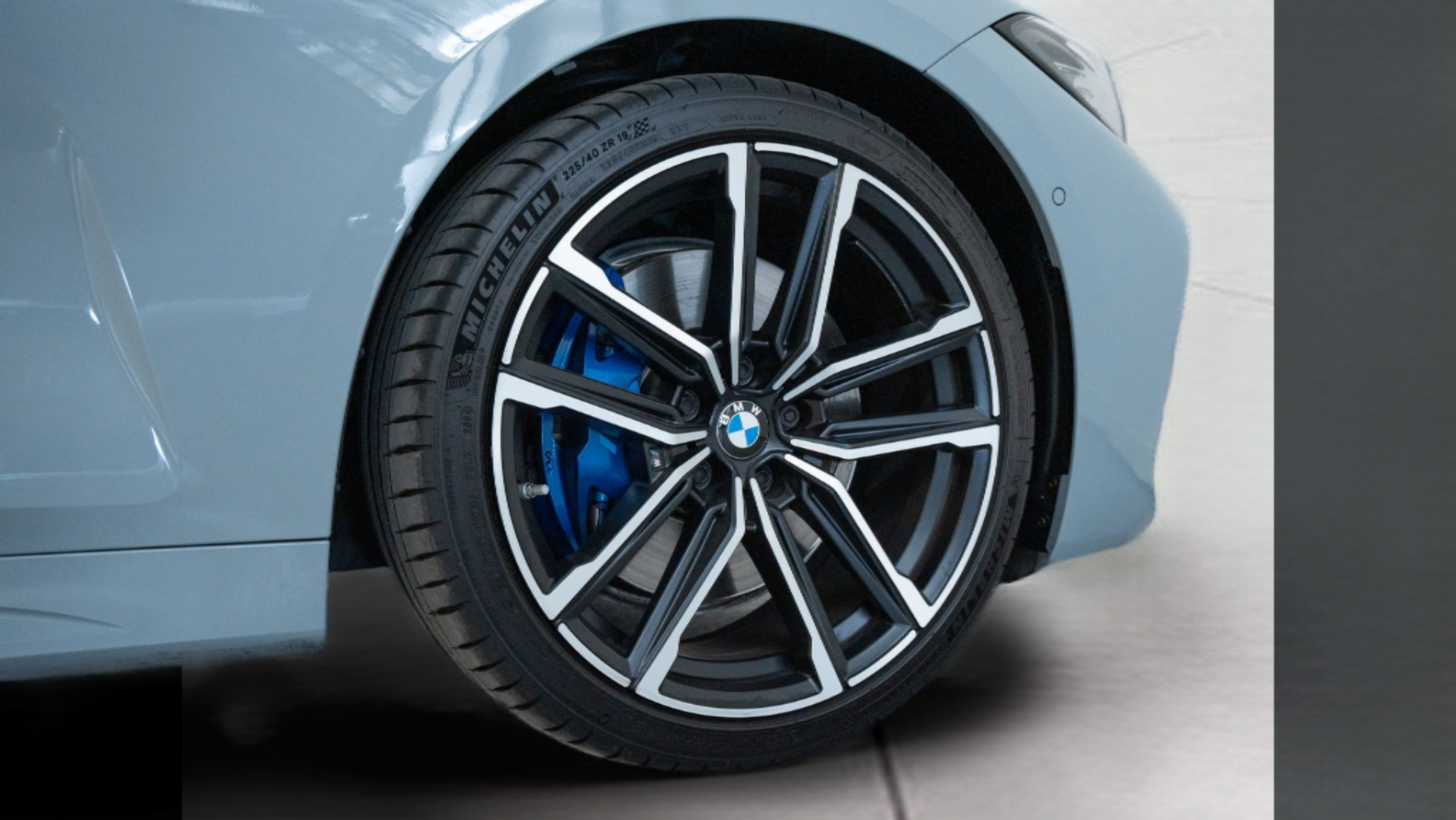 BMW Série 4 420d Coupe color Gris. Año 2023. 140KW(190CV). Diesel. En concesionario Aníbal Carvalho & Filhos, S.A. de Santarém