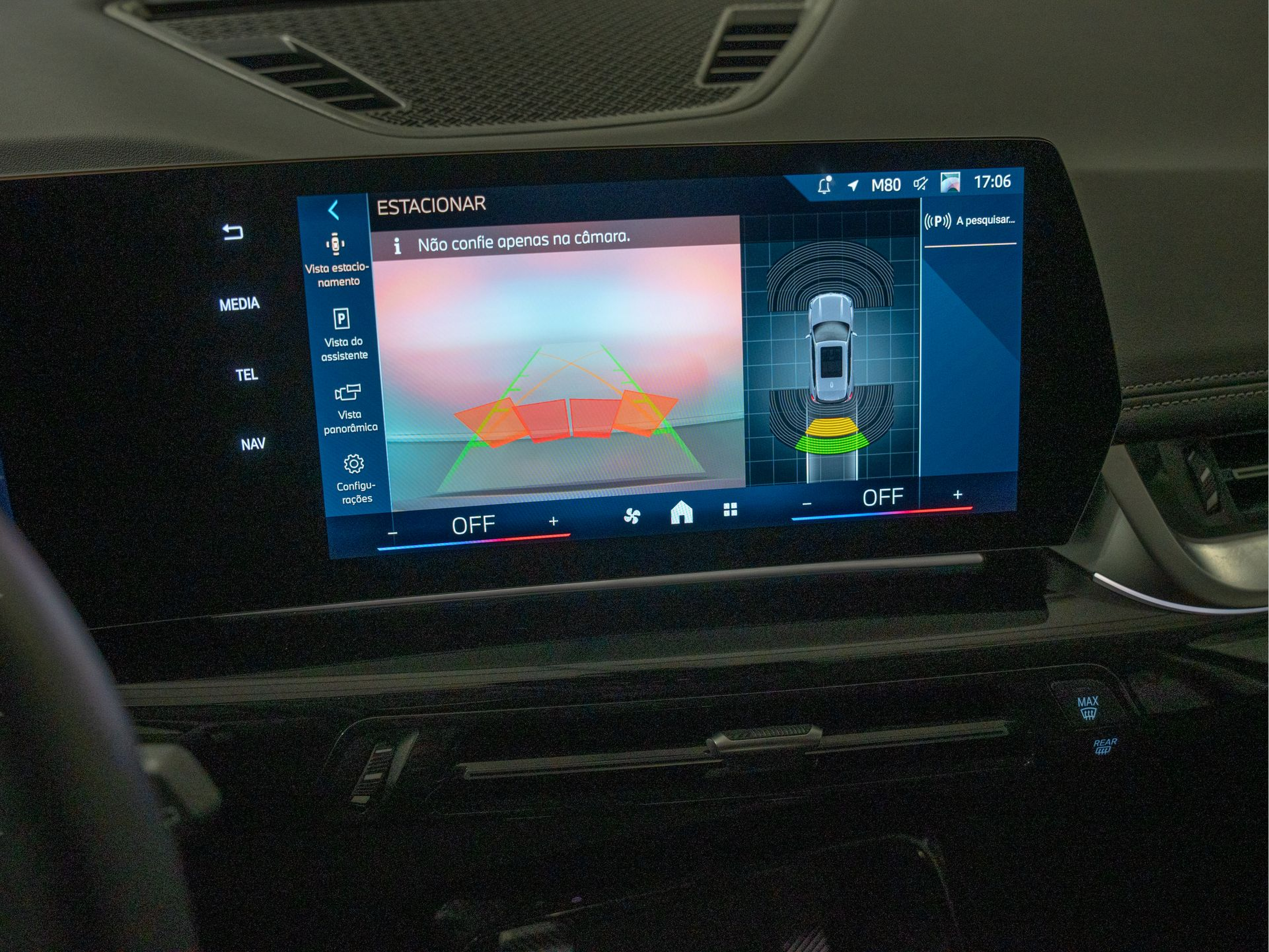 BMW X1 xDrive25e color Gris Plata. Año 2025. 180KW(245CV). Elétrico / Gasolina Híbrido. En concesionario Aníbal Carvalho & Filhos, S.A. de Santarém