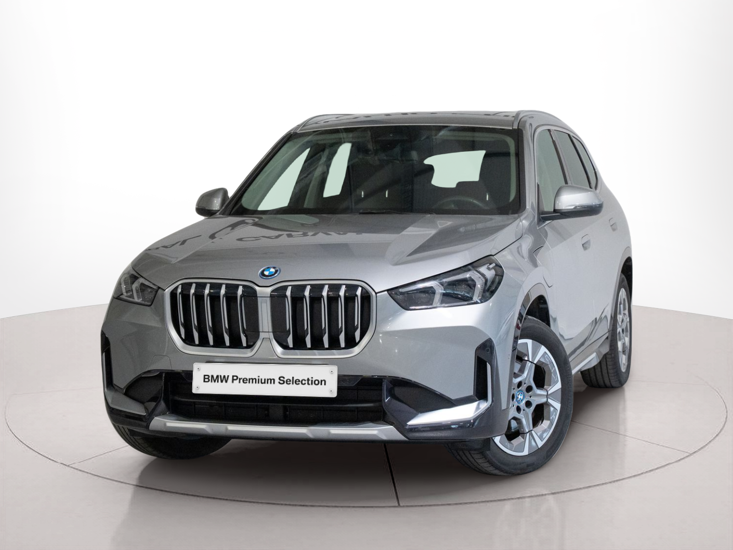 Fotos de BMW X1 xDrive25e color Gris Plata. Año 2025. 180KW(245CV). Elétrico / Gasolina Híbrido. En concesionario Aníbal Carvalho & Filhos, S.A. de Santarém